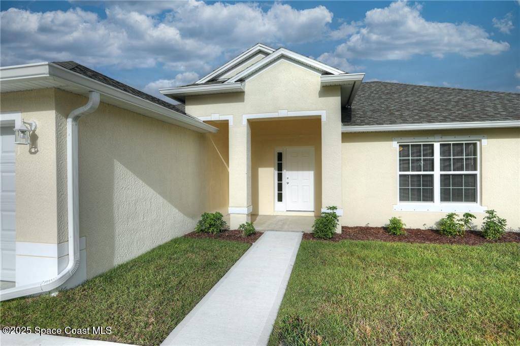 Sebastian, FL 32958,741 Capon TER
