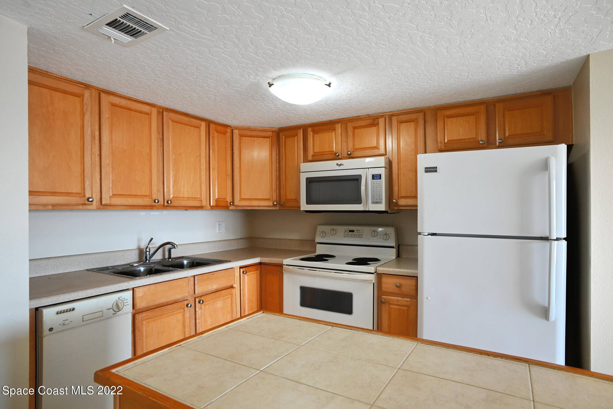 Cape Canaveral, FL 32920,7101 Ridgewood AVE #207