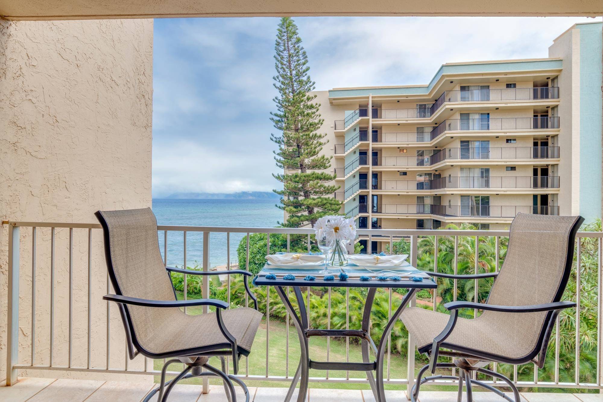 Lahaina, HI 96761,4365 Lower Honoapiilani Rd #405