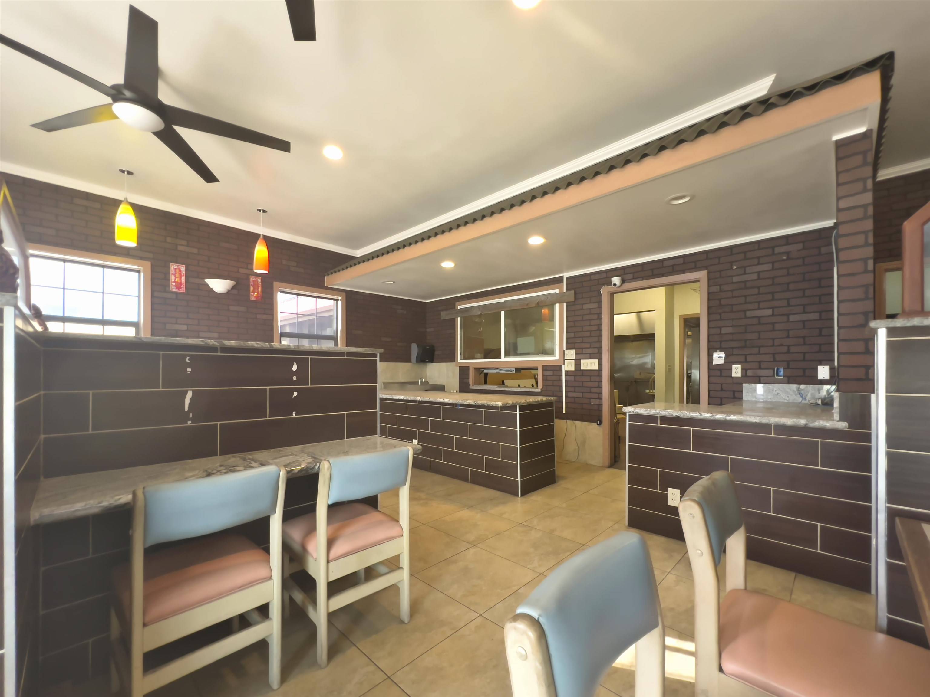 Wailuku, HI 96793,318 N Market St
