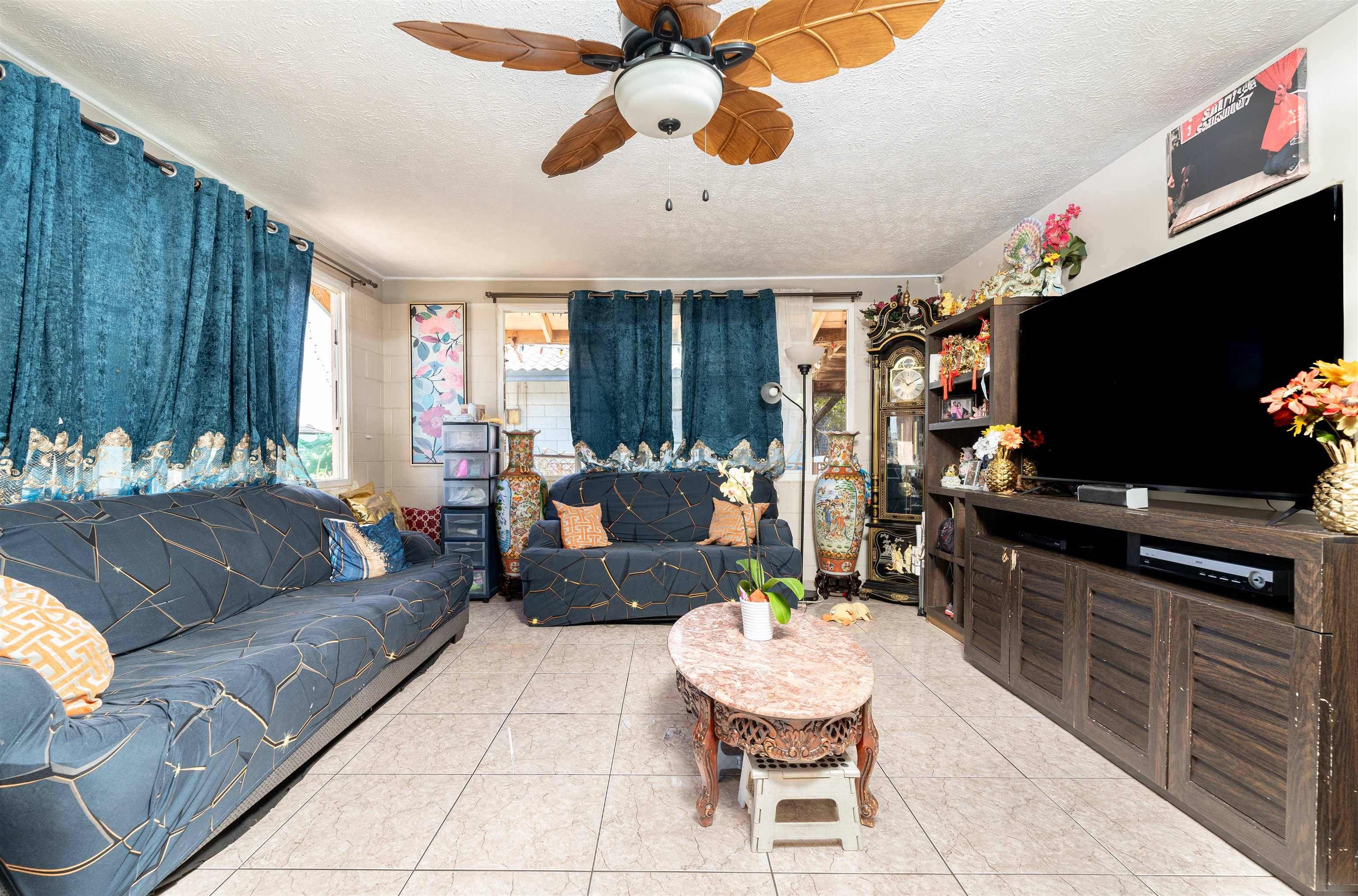 Kahului, HI 96732,1073 Makalii St