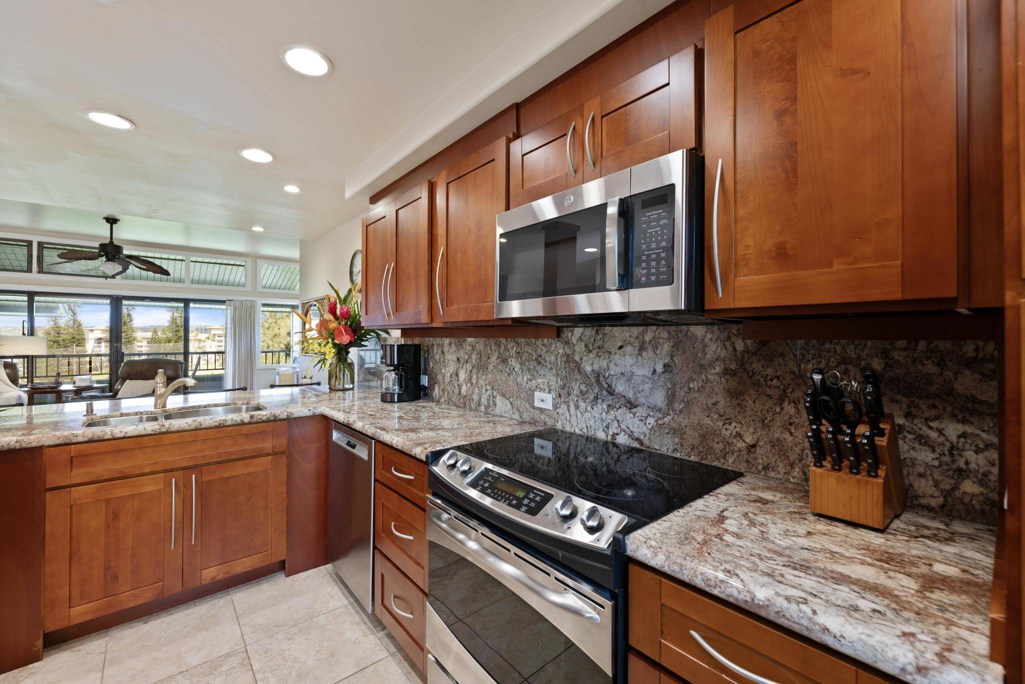 Lahaina, HI 96761,100 Ridge Rd #723