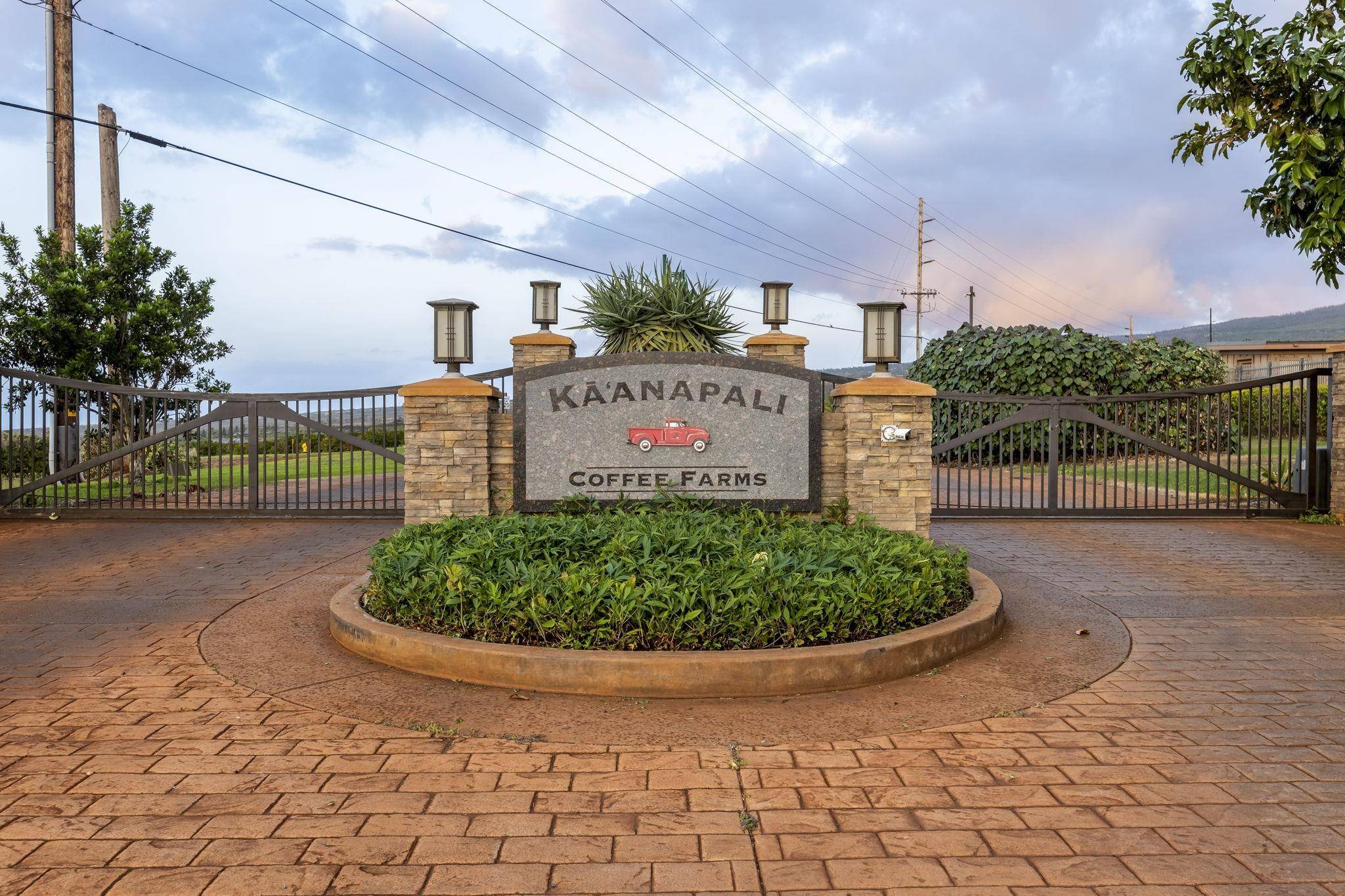 Lahaina, HI 96761,517 Oka Kope St