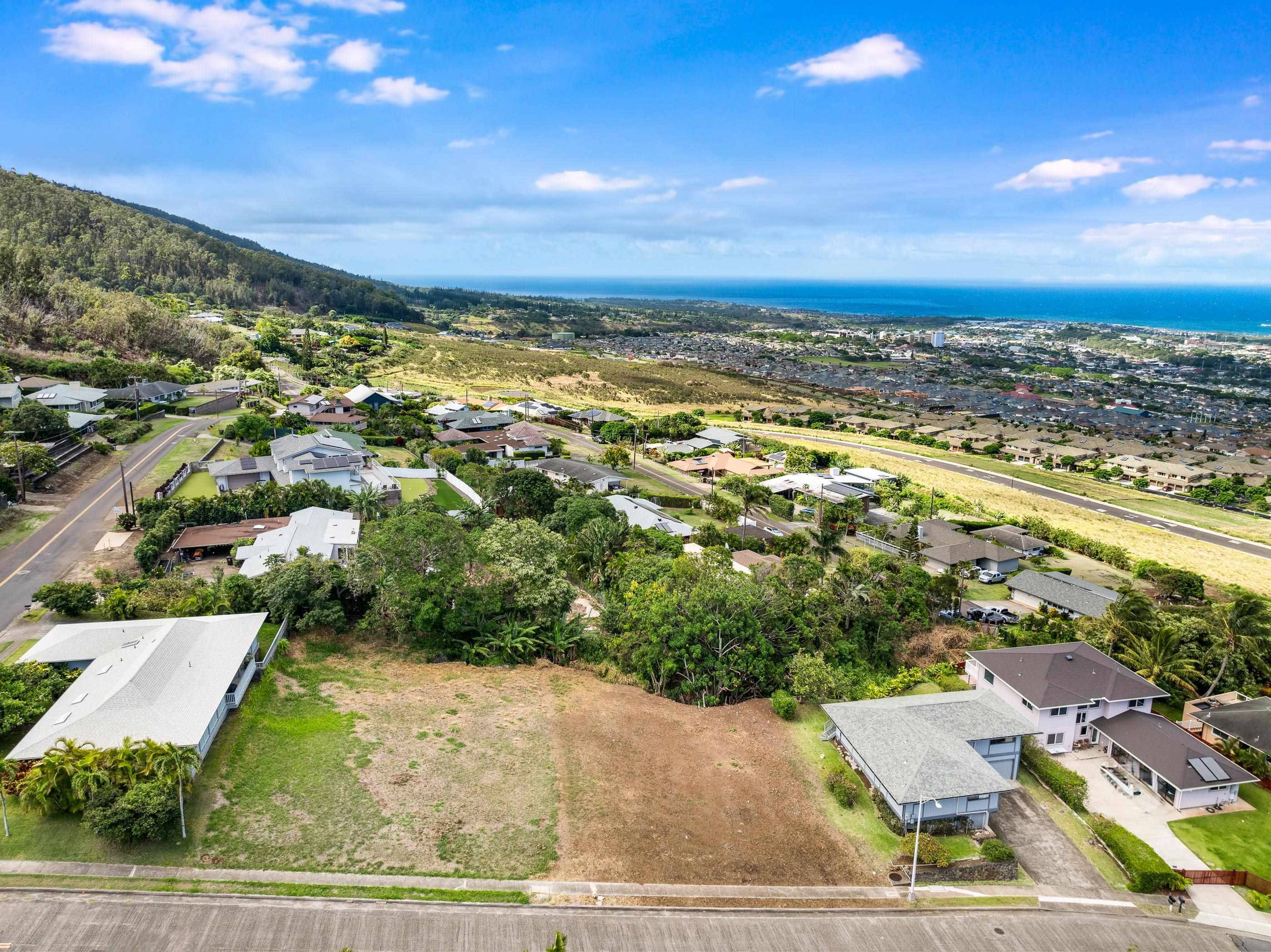 Wailuku, HI 96793,511 Kualau St