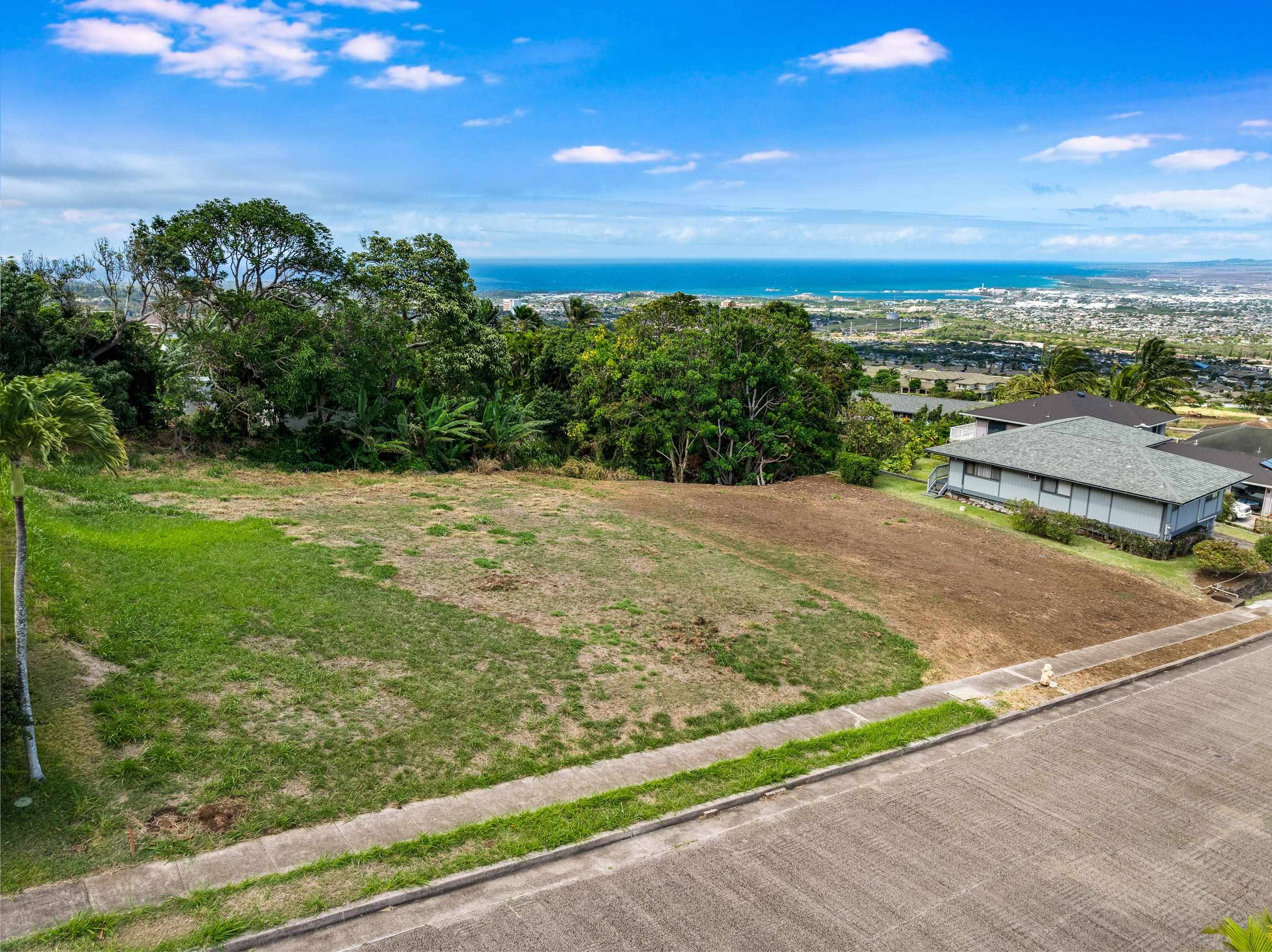 Wailuku, HI 96793,511 Kualau St