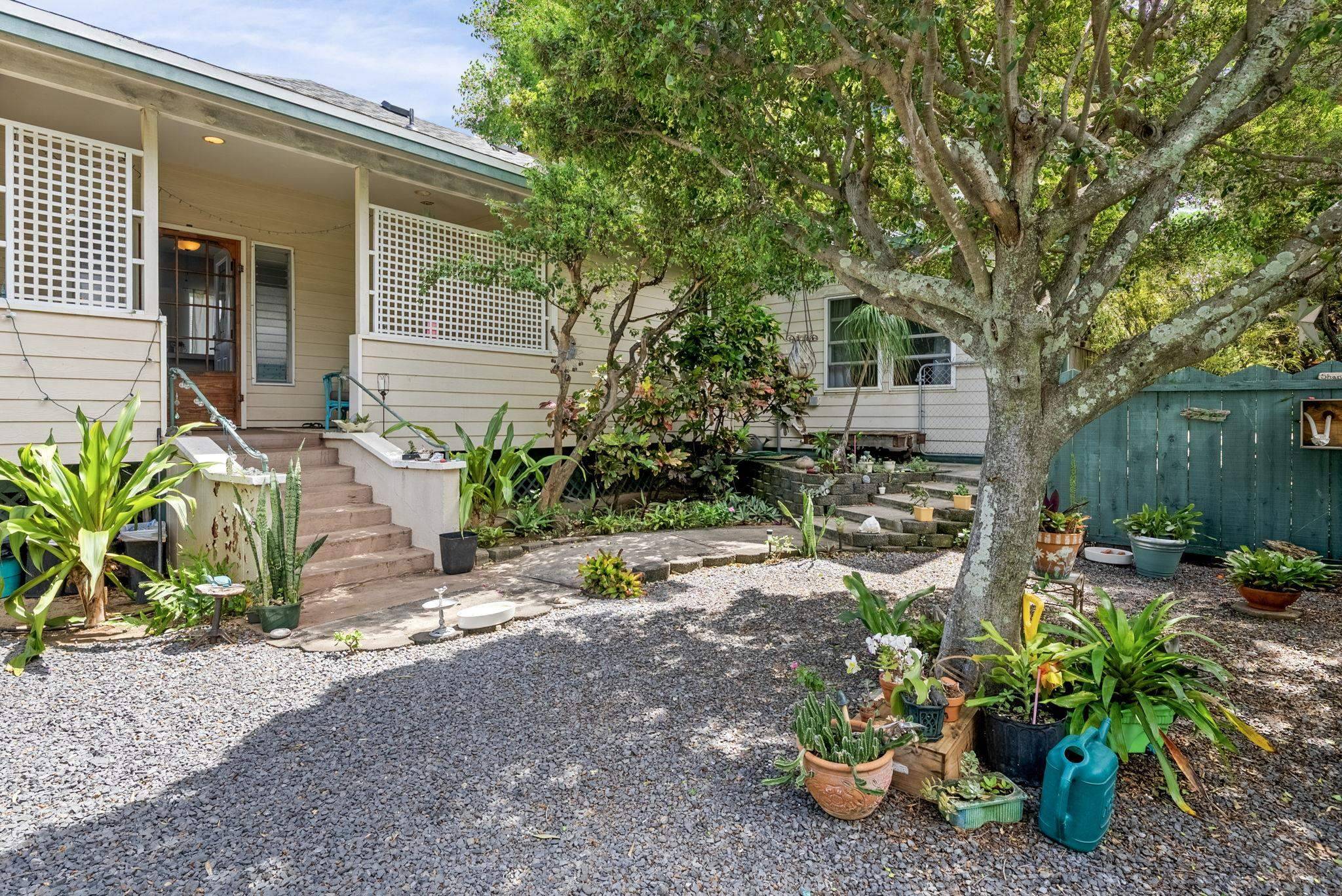 Wailuku, HI 96793,272 Halenani Dr