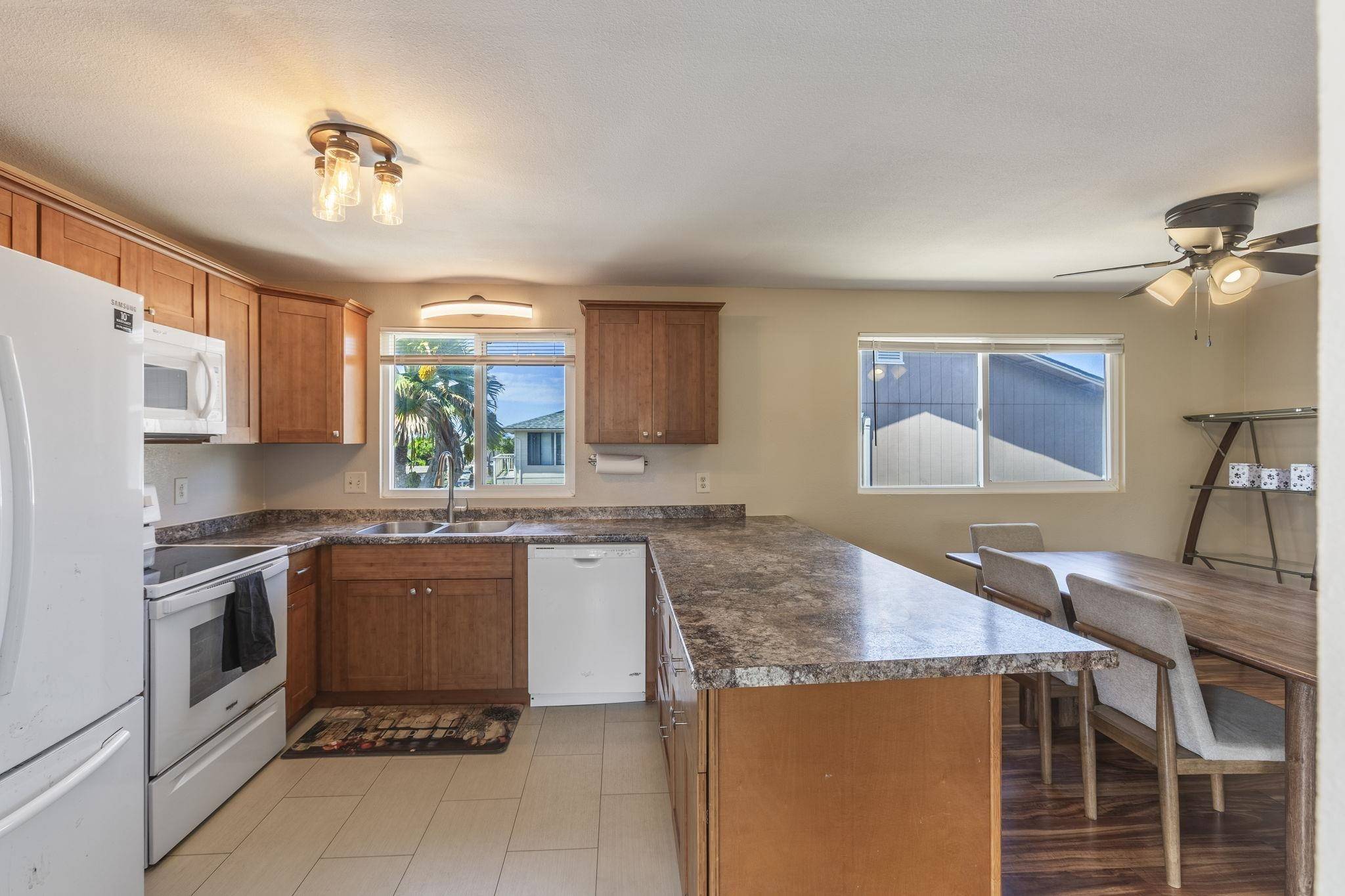 Wailuku, HI 96793,885 Haunani Pl