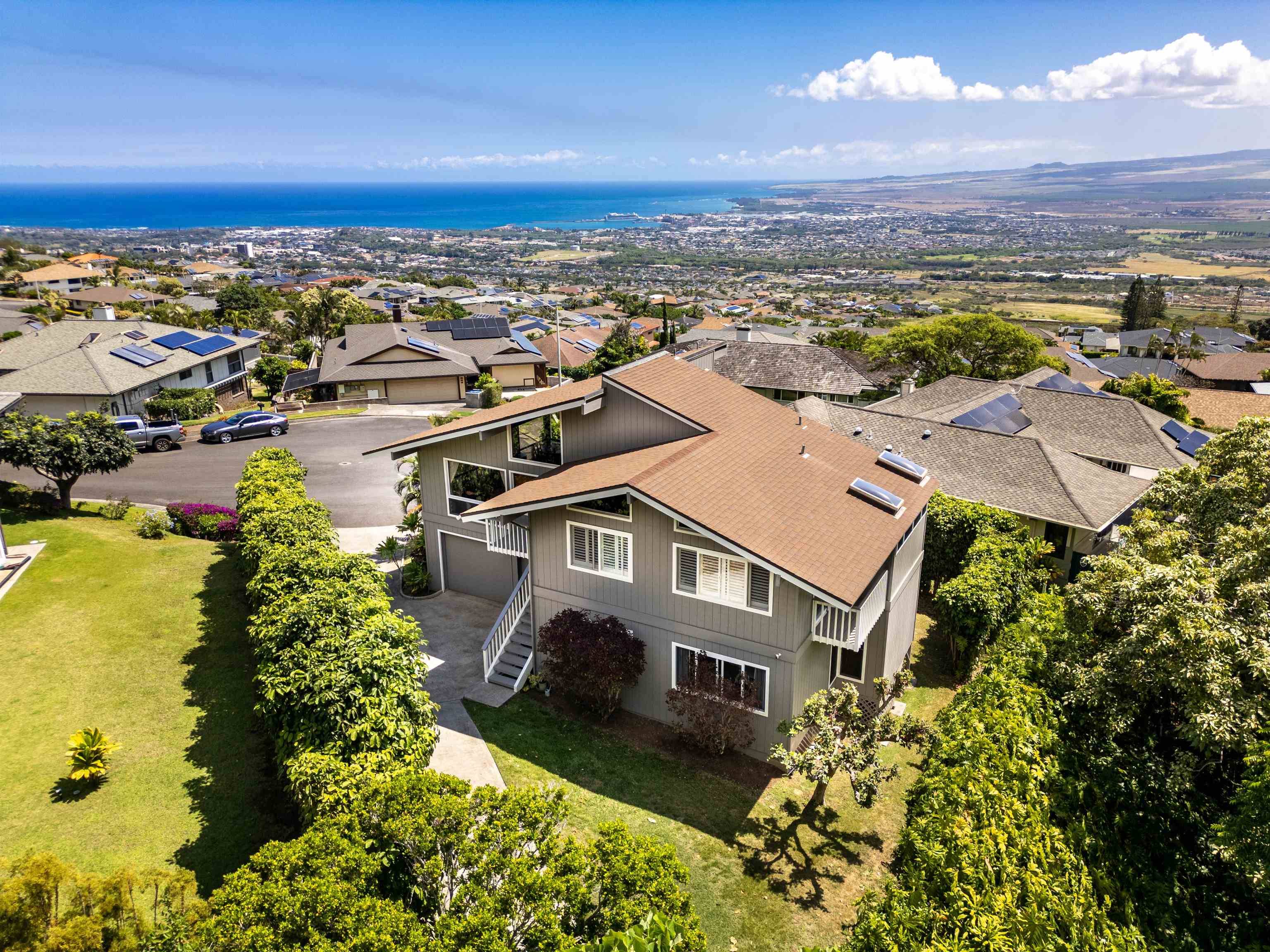 Wailuku, HI 96793,608 Kiekie WAY