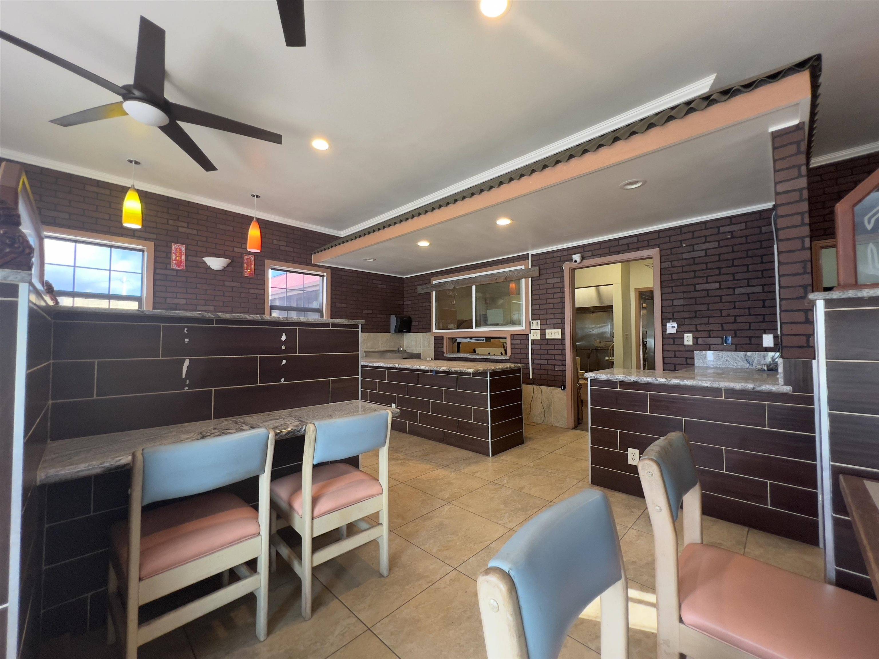 Wailuku, HI 96793,318 N Market St