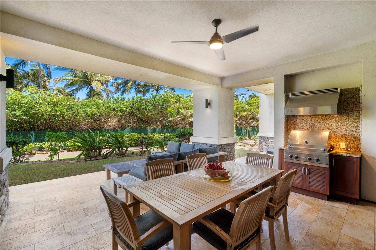 Lahaina, HI 96761,1 Bay Dr #2204