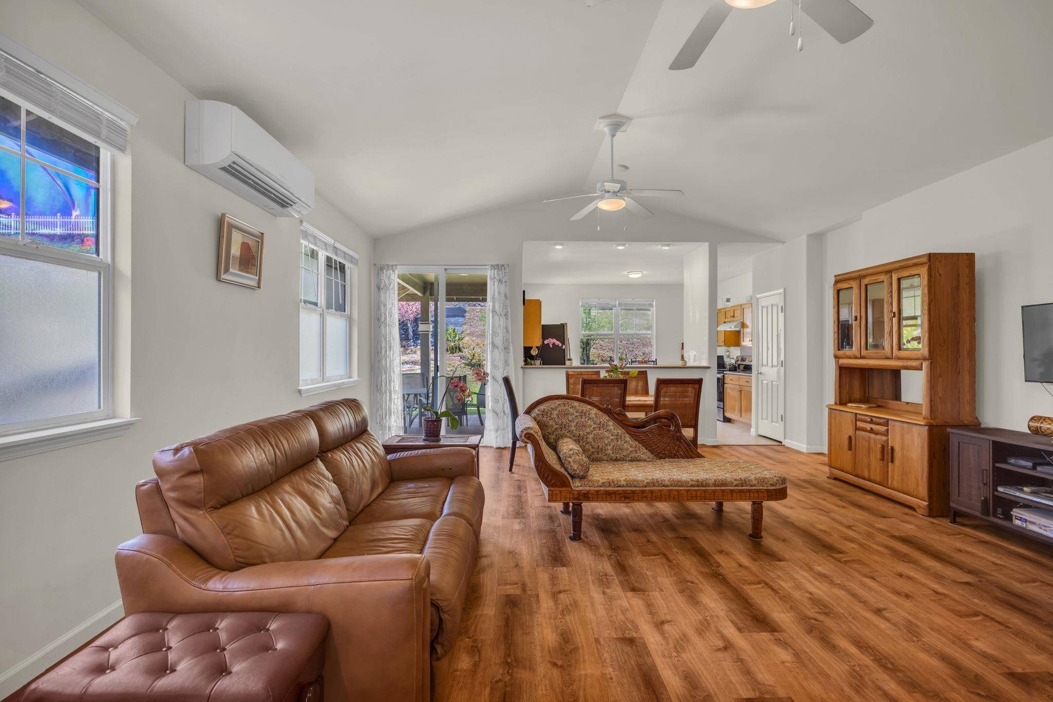 Wailuku, HI 96793,672 Komo Ohia St