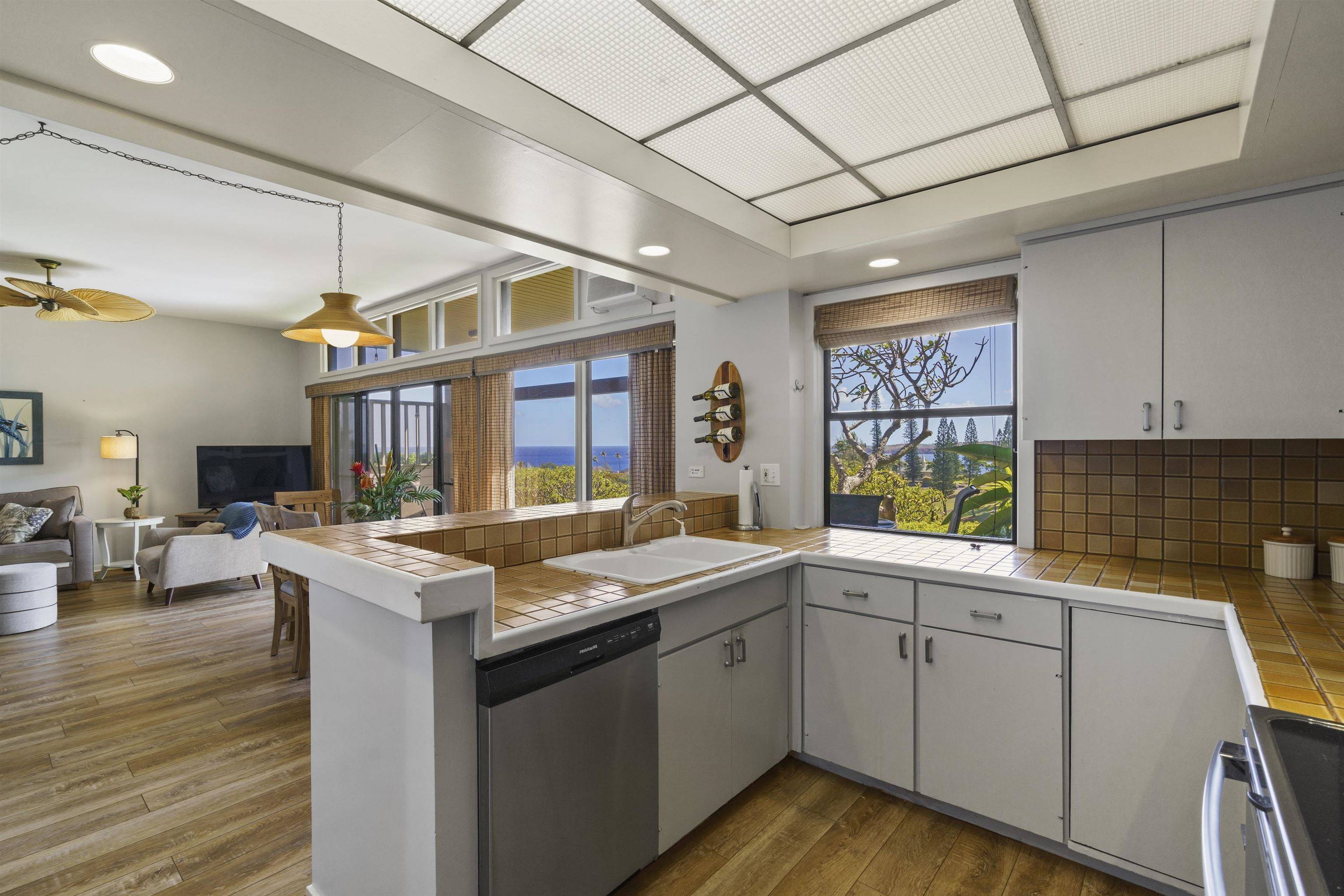 Lahaina, HI 96761,100 Ridge Rd #612