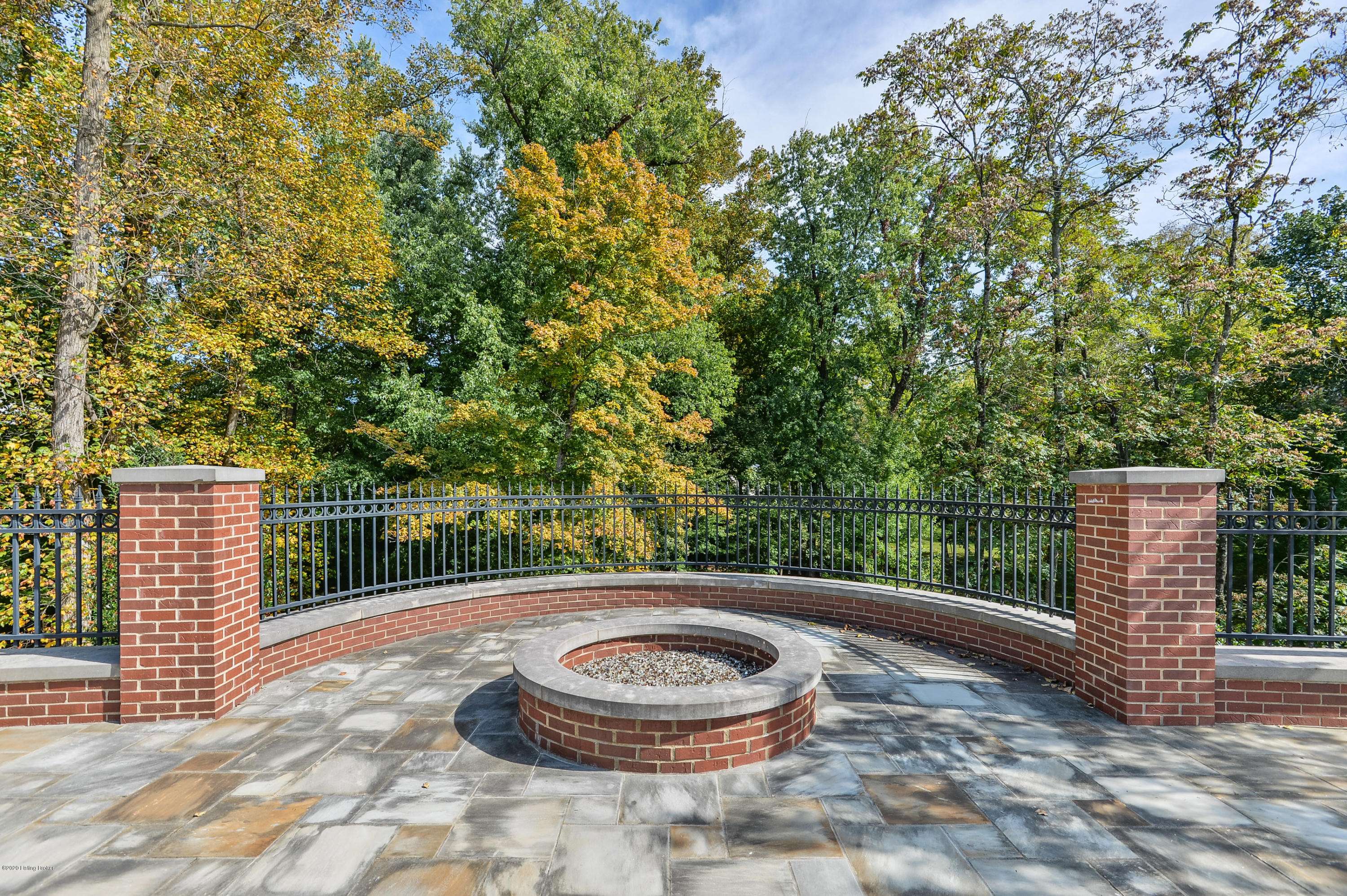 Louisville, KY 40207,3701 Upper River Rd