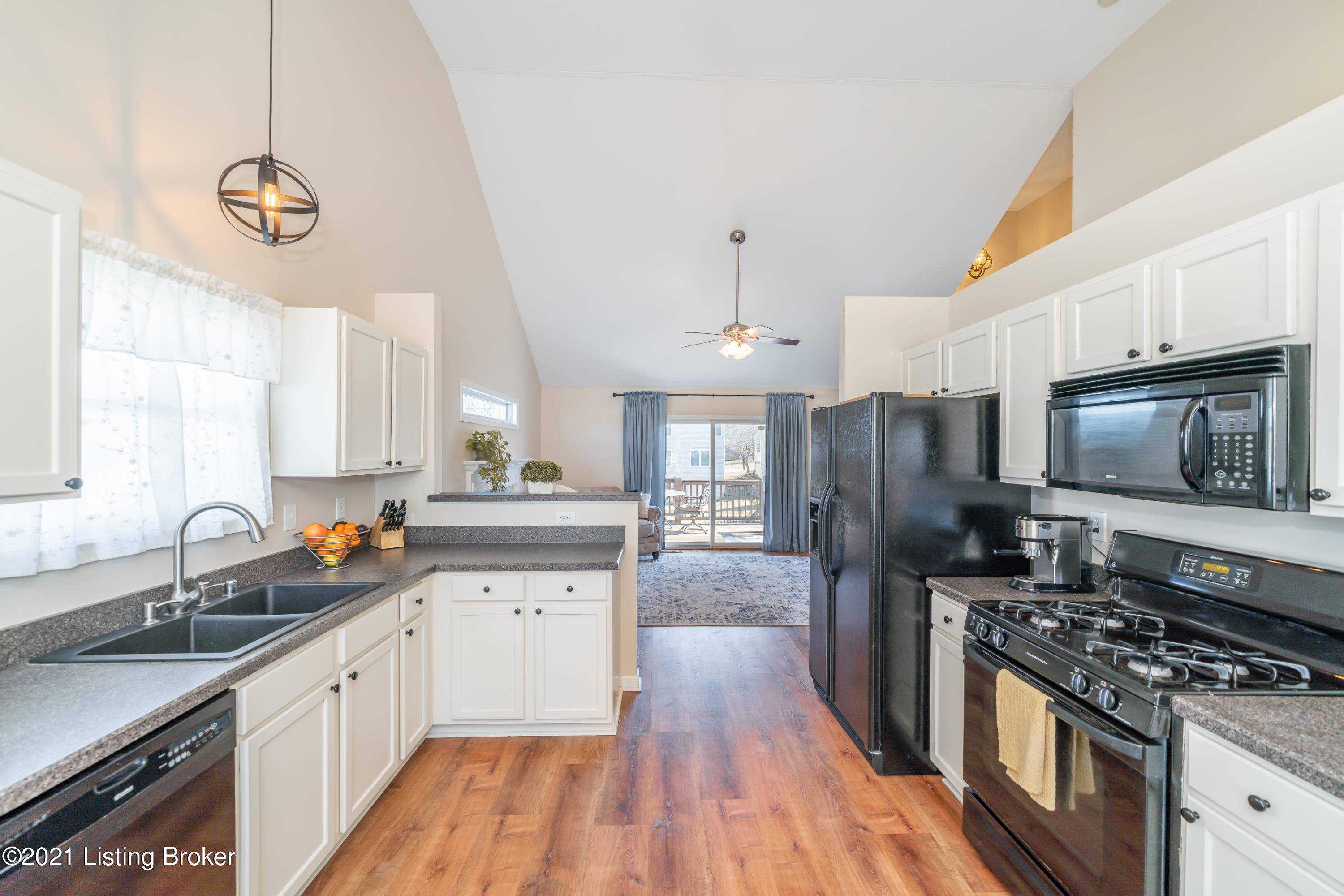 Louisville, KY 40299,6621 Rockview WAY
