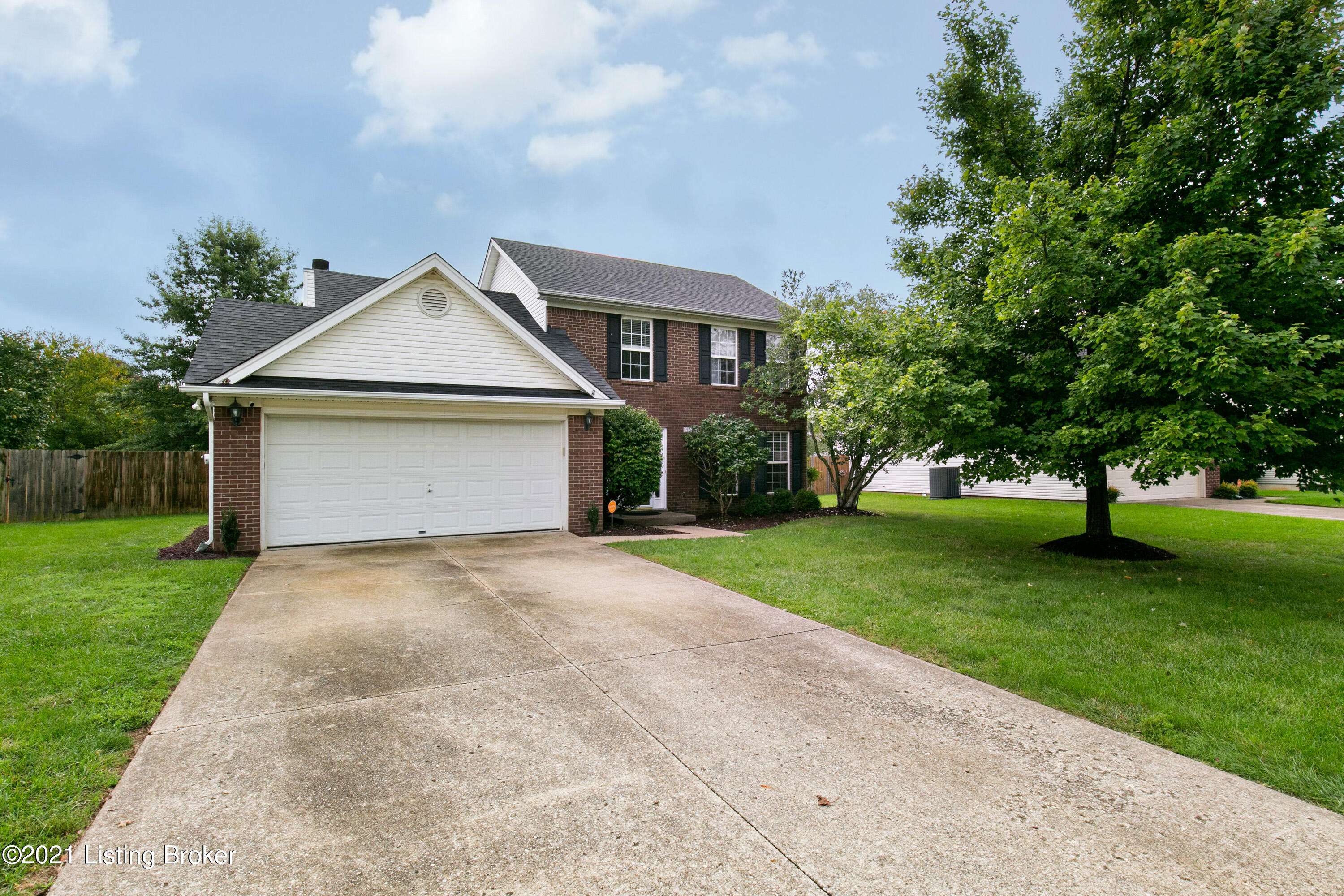 Prospect, KY 40059,5704 Waveland Cir