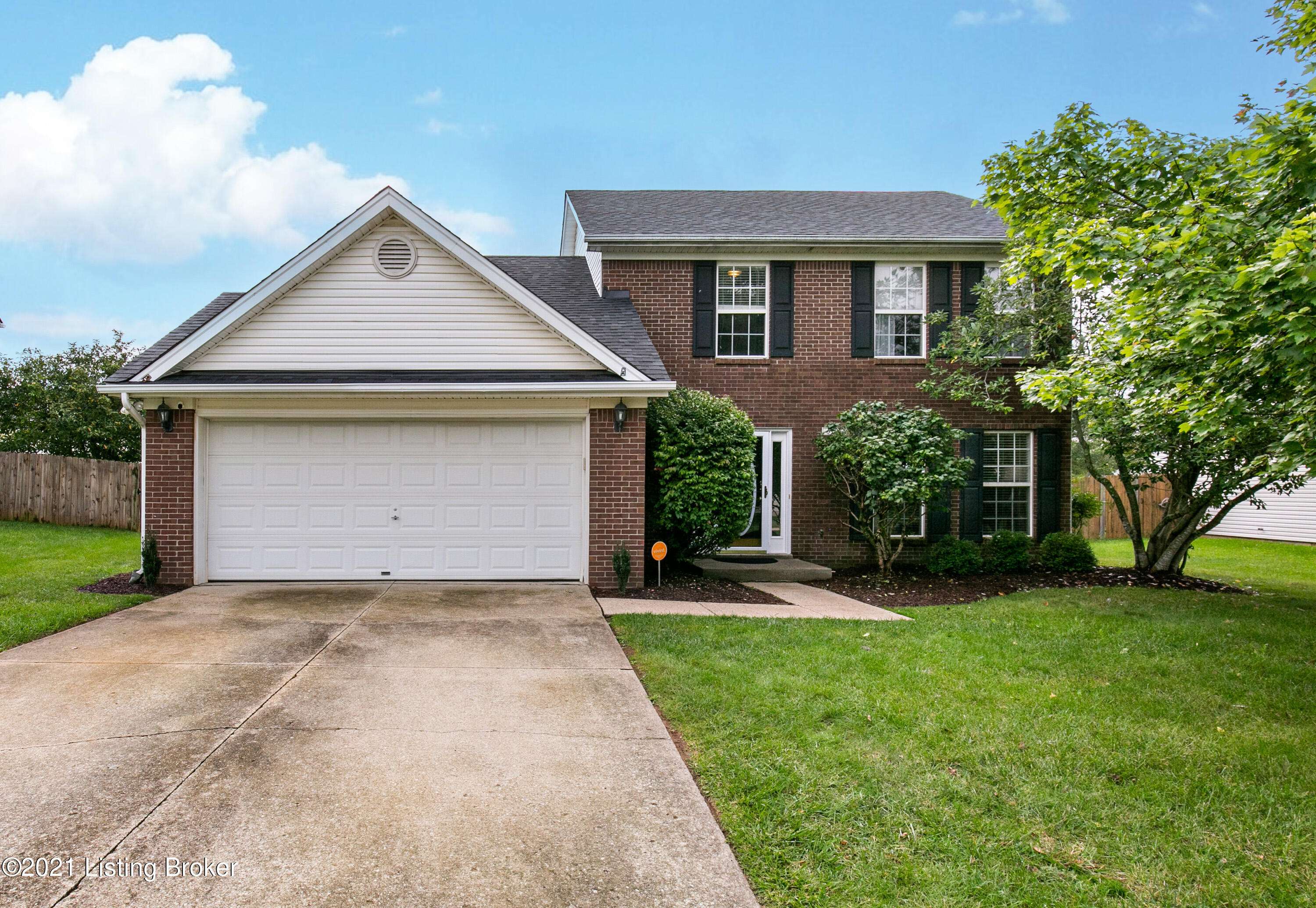 Prospect, KY 40059,5704 Waveland Cir