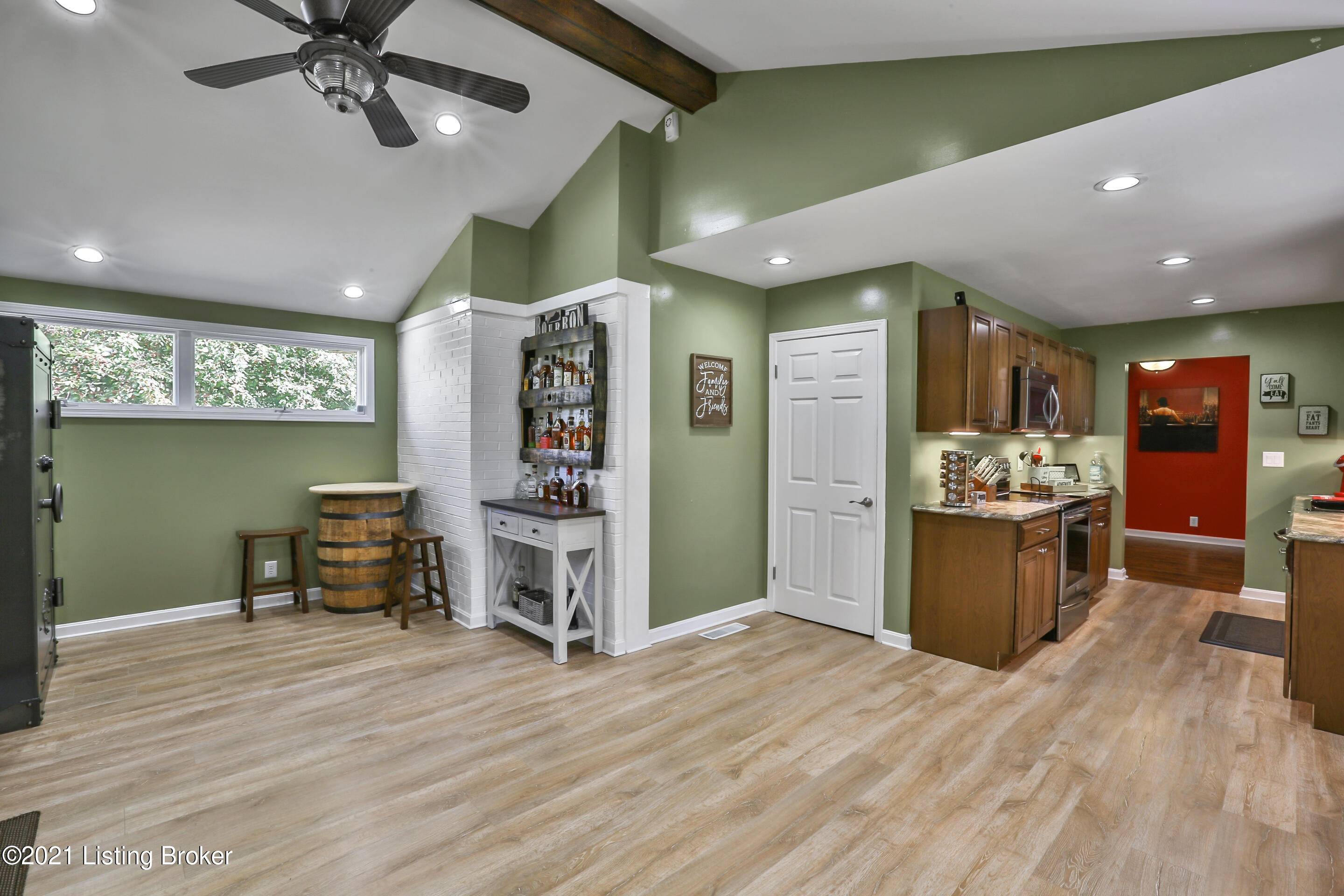 Louisville, KY 40272,9812 Fireside Dr
