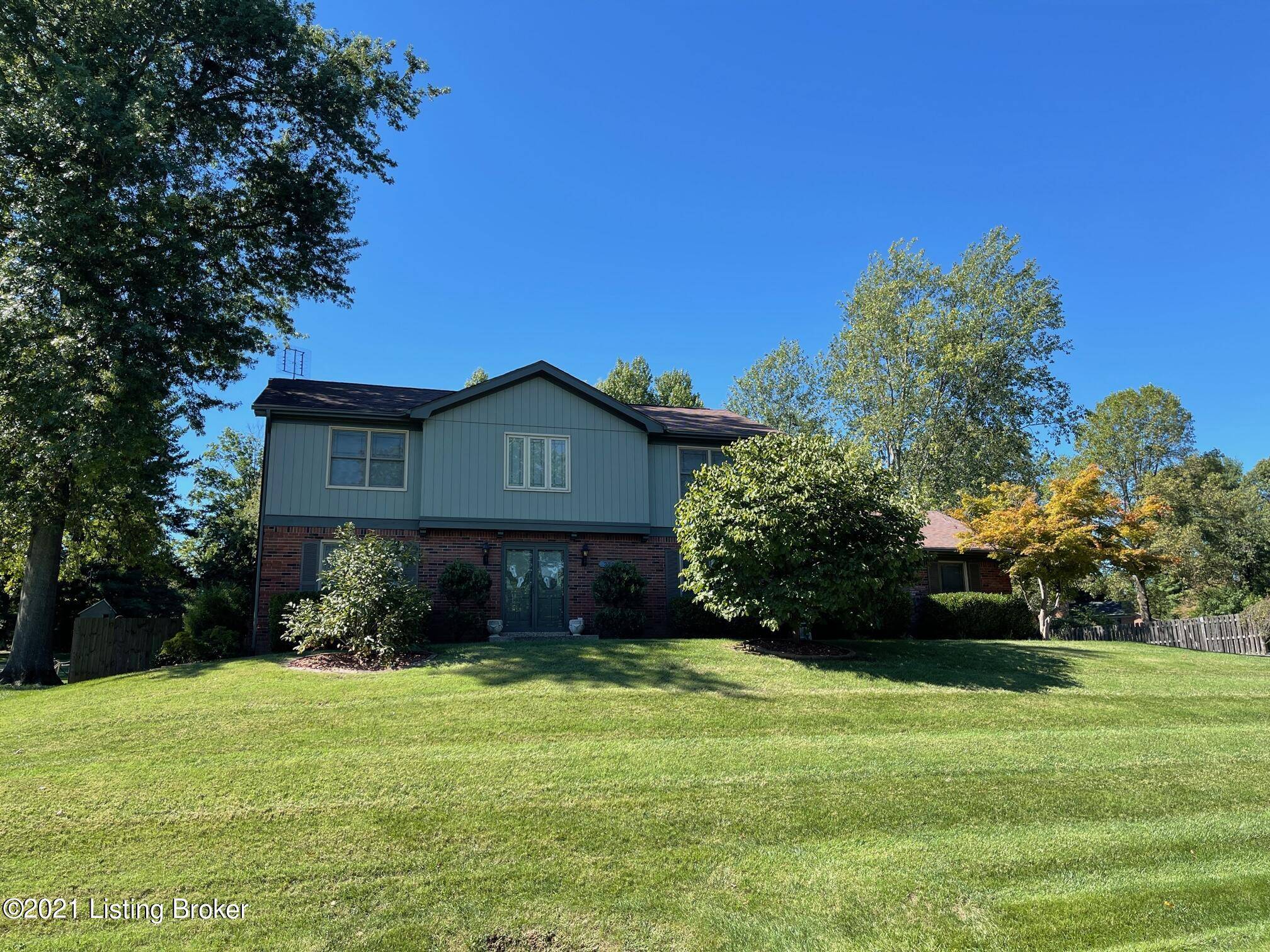 Prospect, KY 40059,3304 Cherry Tree Ln