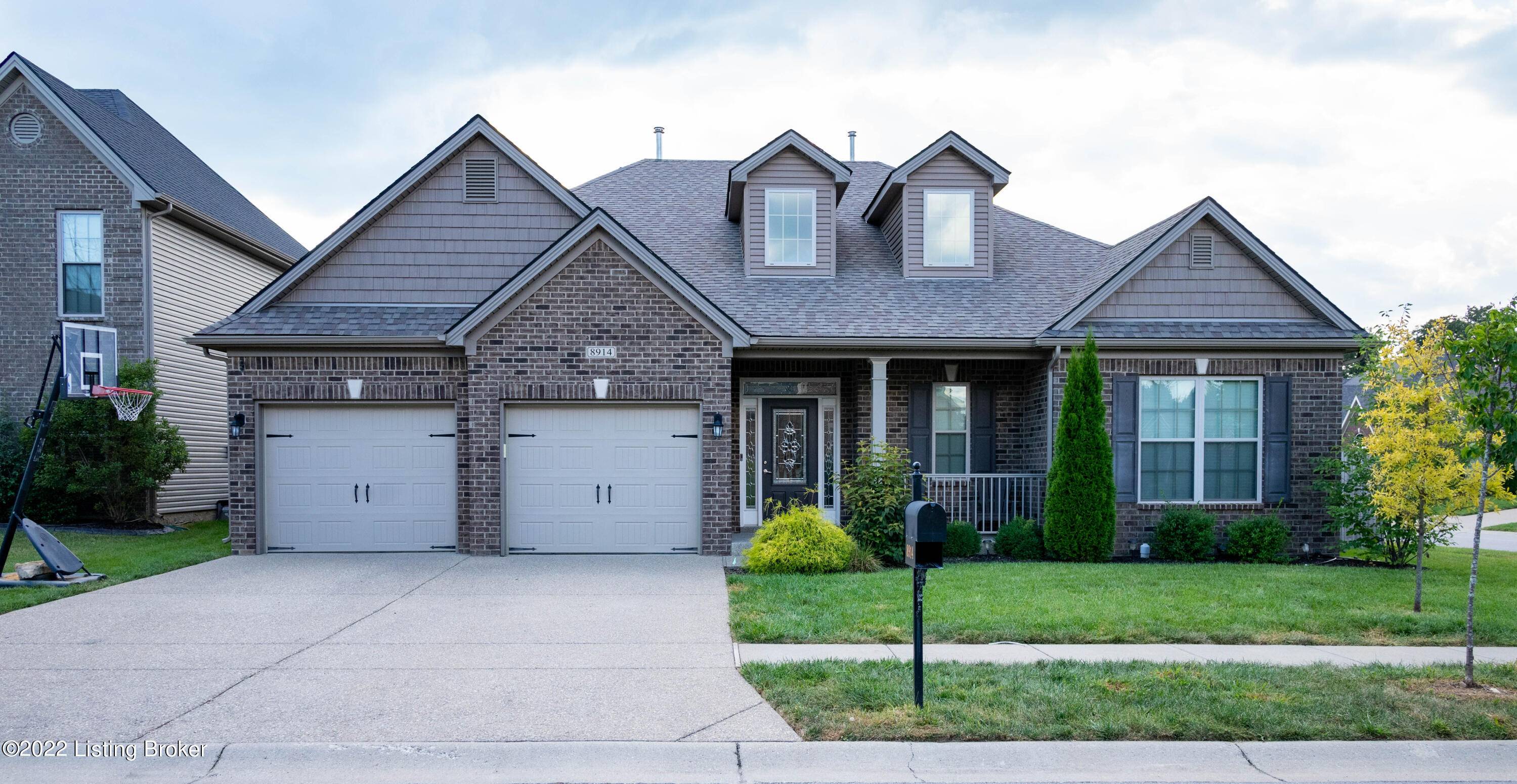 Louisville, KY 40229,8914 Talon Ridge Dr