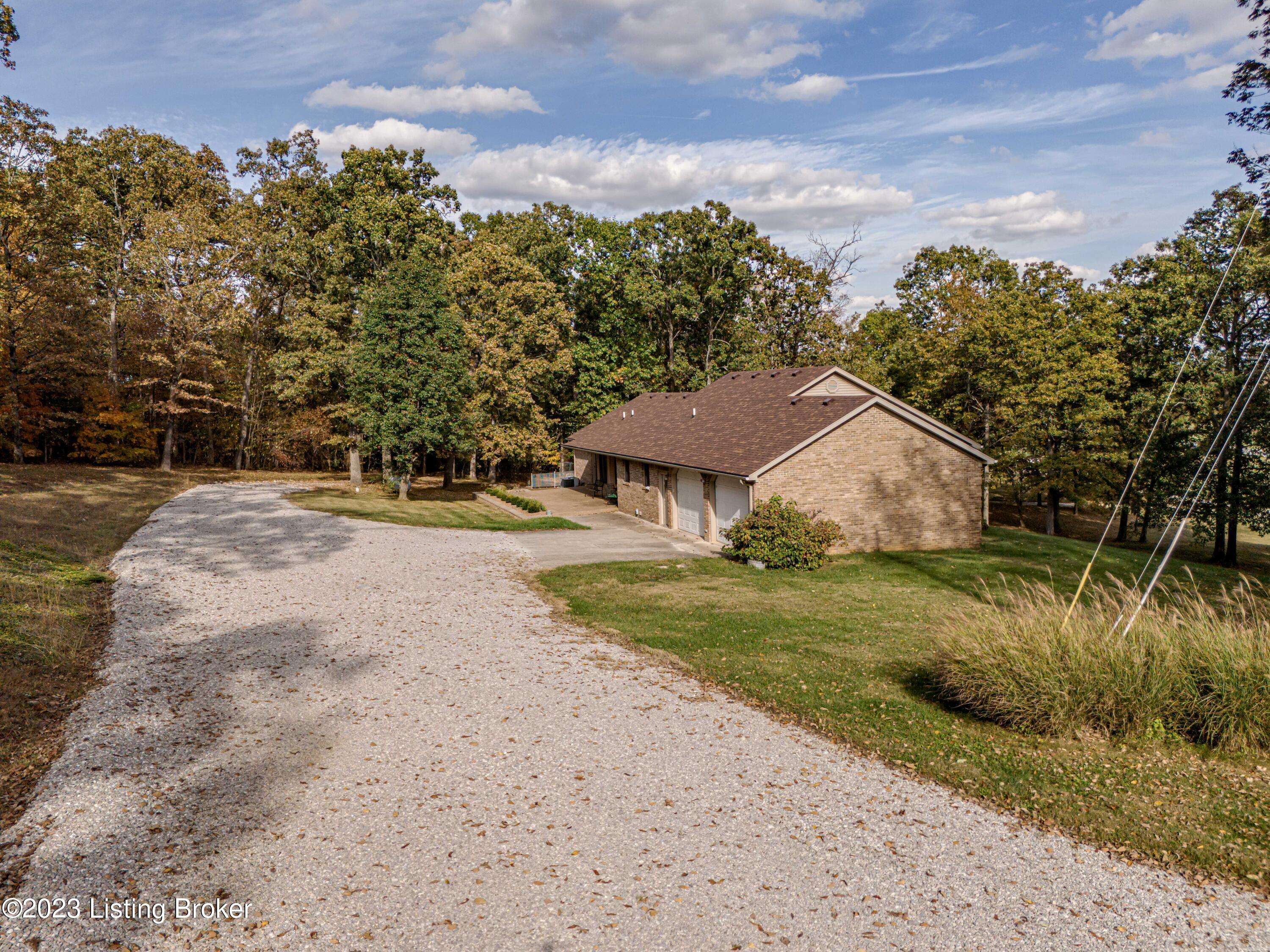 Brandenburg, KY 40108,275 Woodchuck Dr