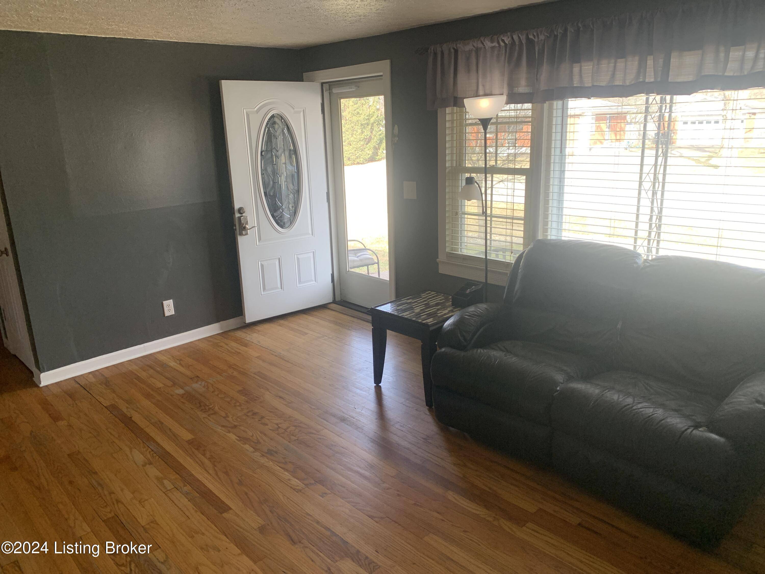Louisville, KY 40258,5812 Maryman Rd