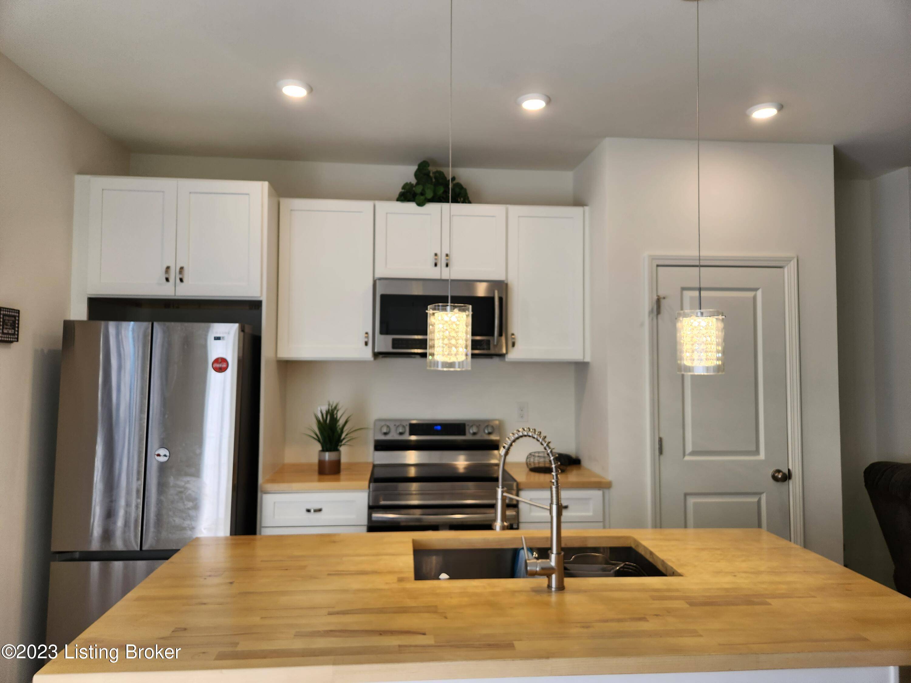 Louisville, KY 40219,3418 Tarragon Rd