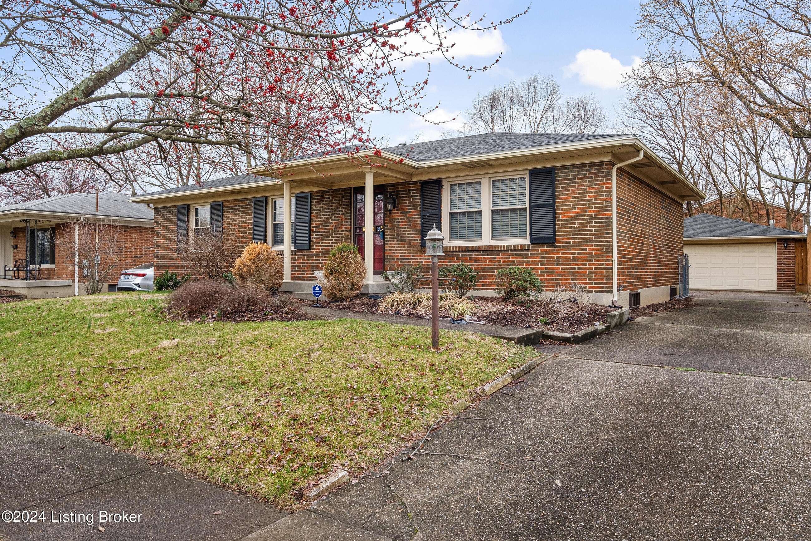 Louisville, KY 40220,3308 Enridge Dr