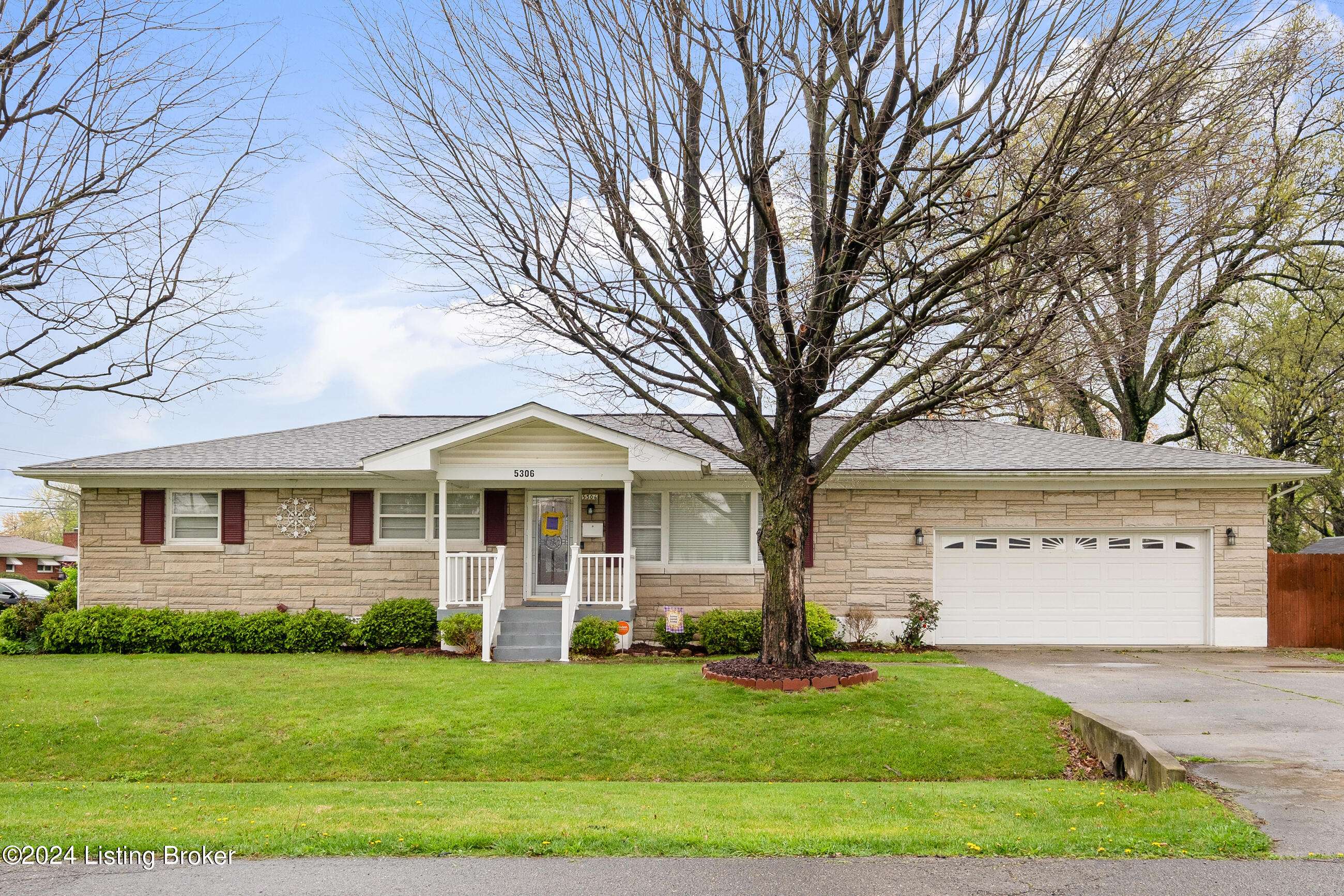 Louisville, KY 40213,5306 Fairy Belle Ct