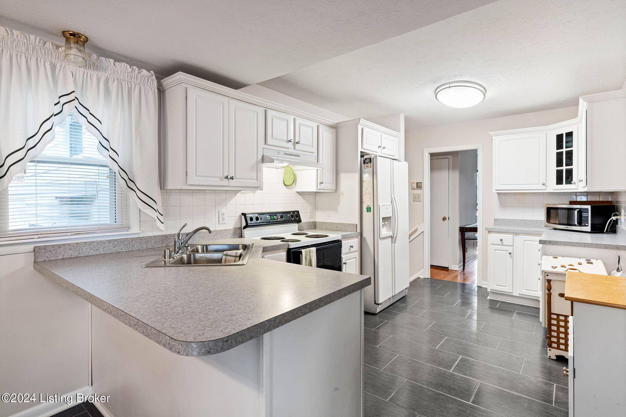Louisville, KY 40219,8108 Annella WAY