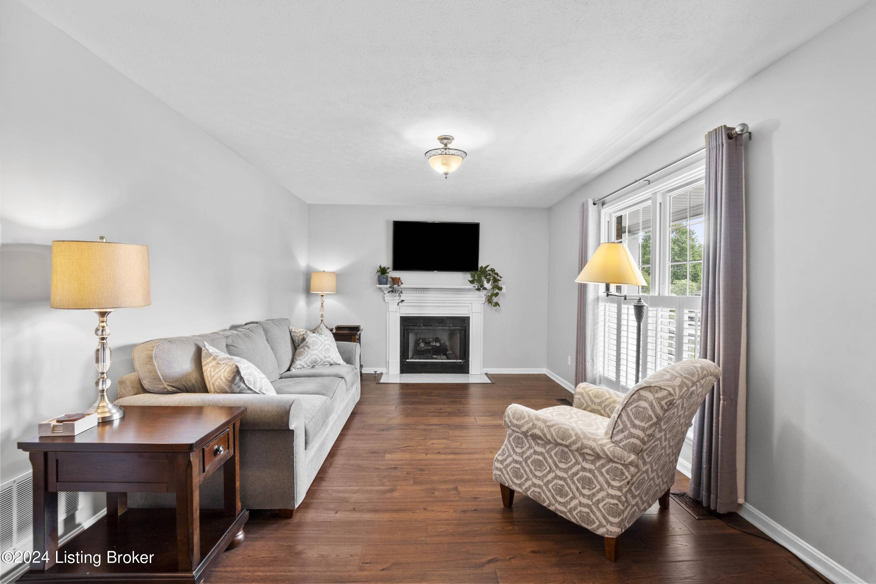 Louisville, KY 40228,8005 Red Bud Hill Dr