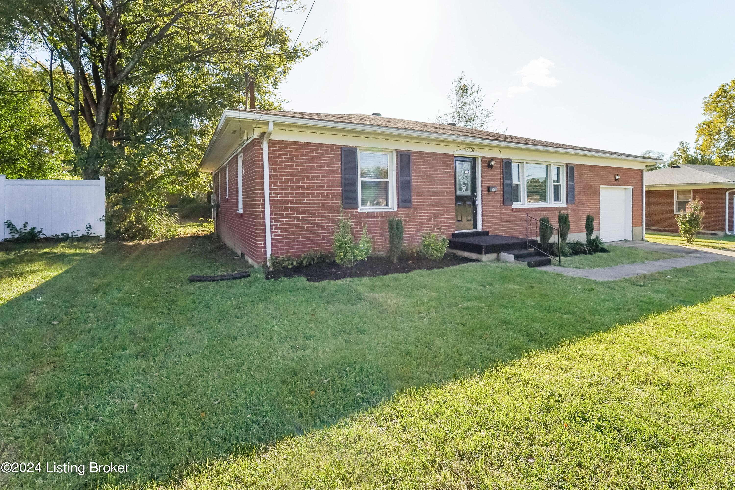 Louisville, KY 40216,2526 Hampstead Dr