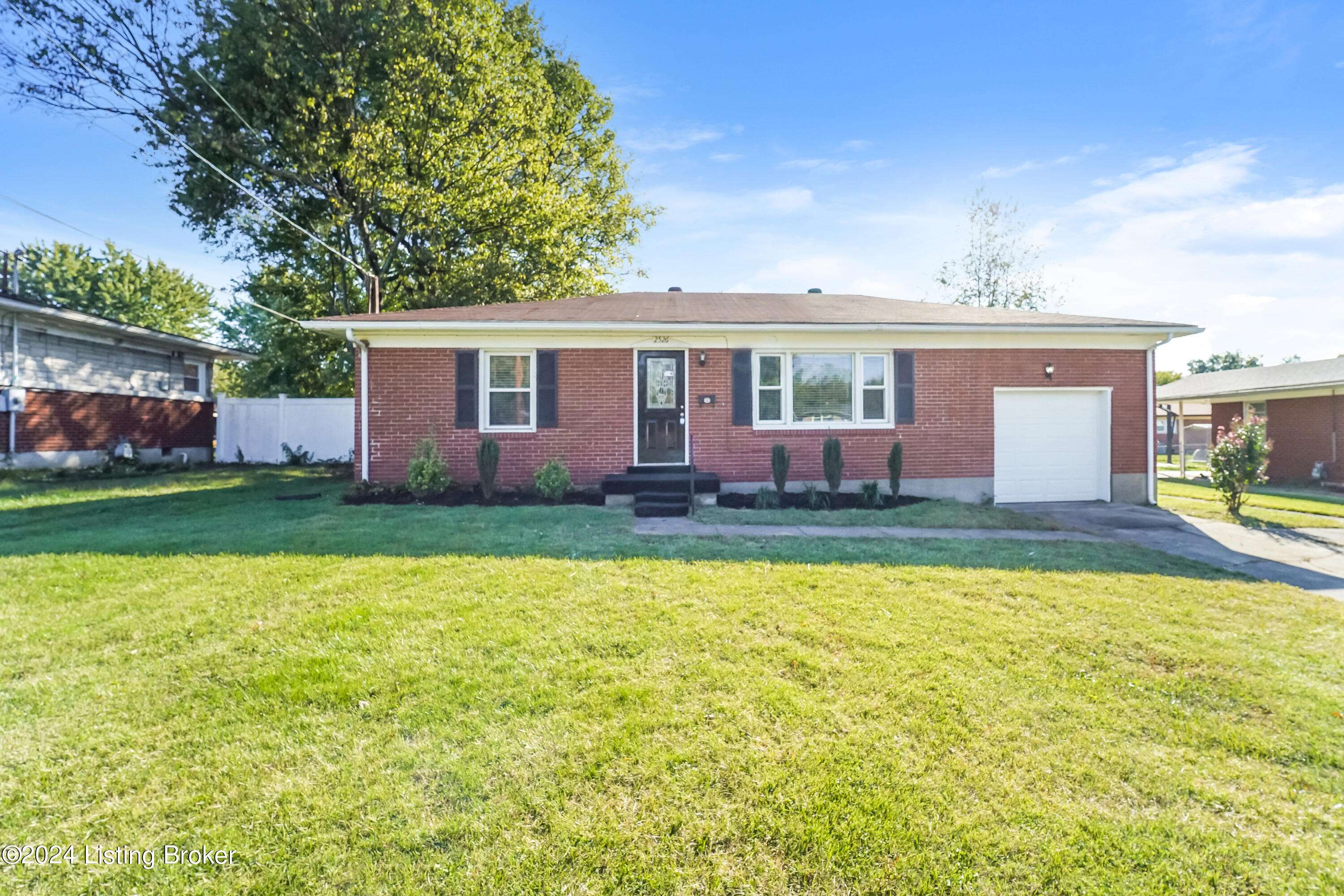 Louisville, KY 40216,2526 Hampstead Dr