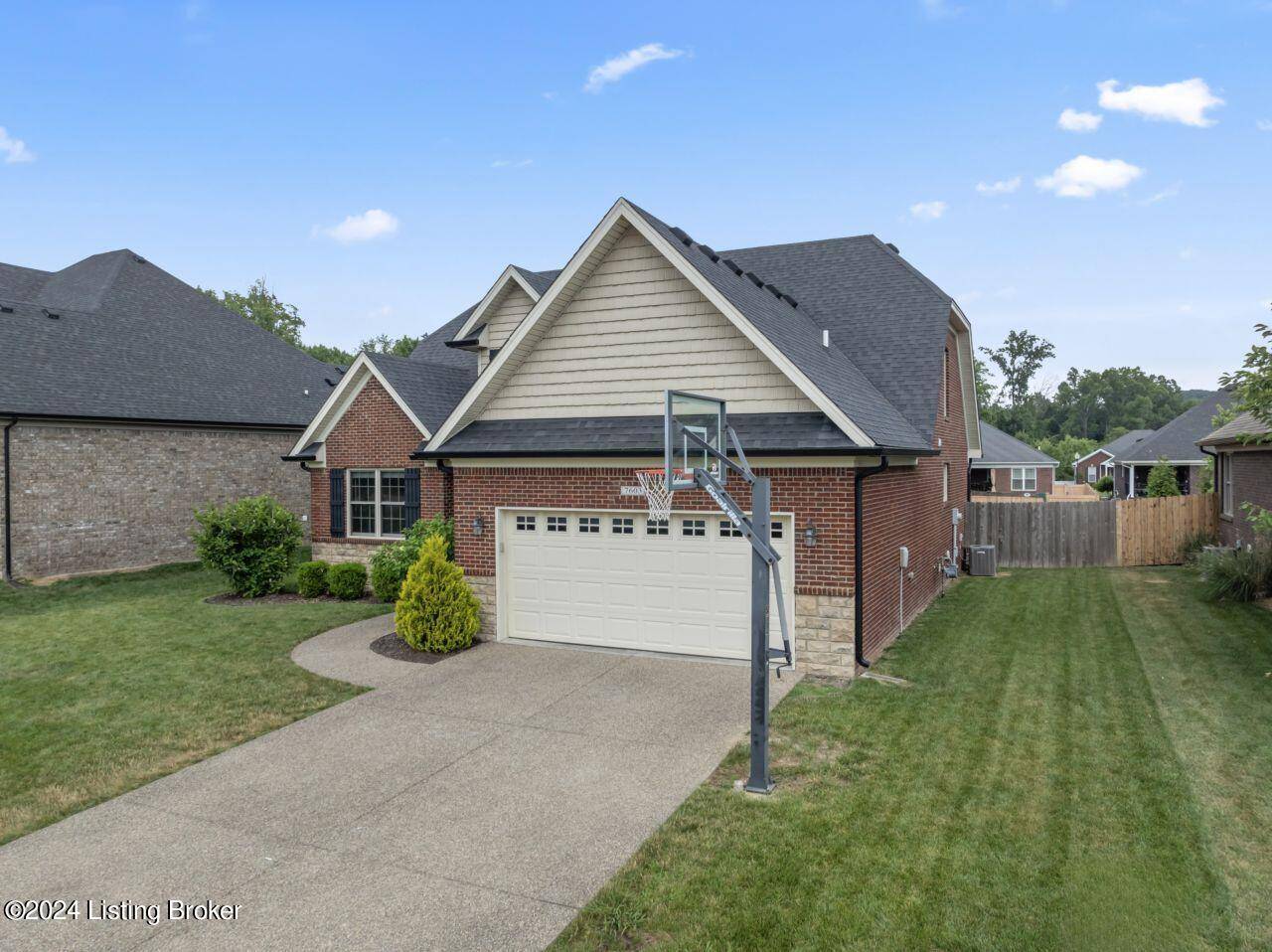 Louisville, KY 40214,7603 Parkcrest WAY