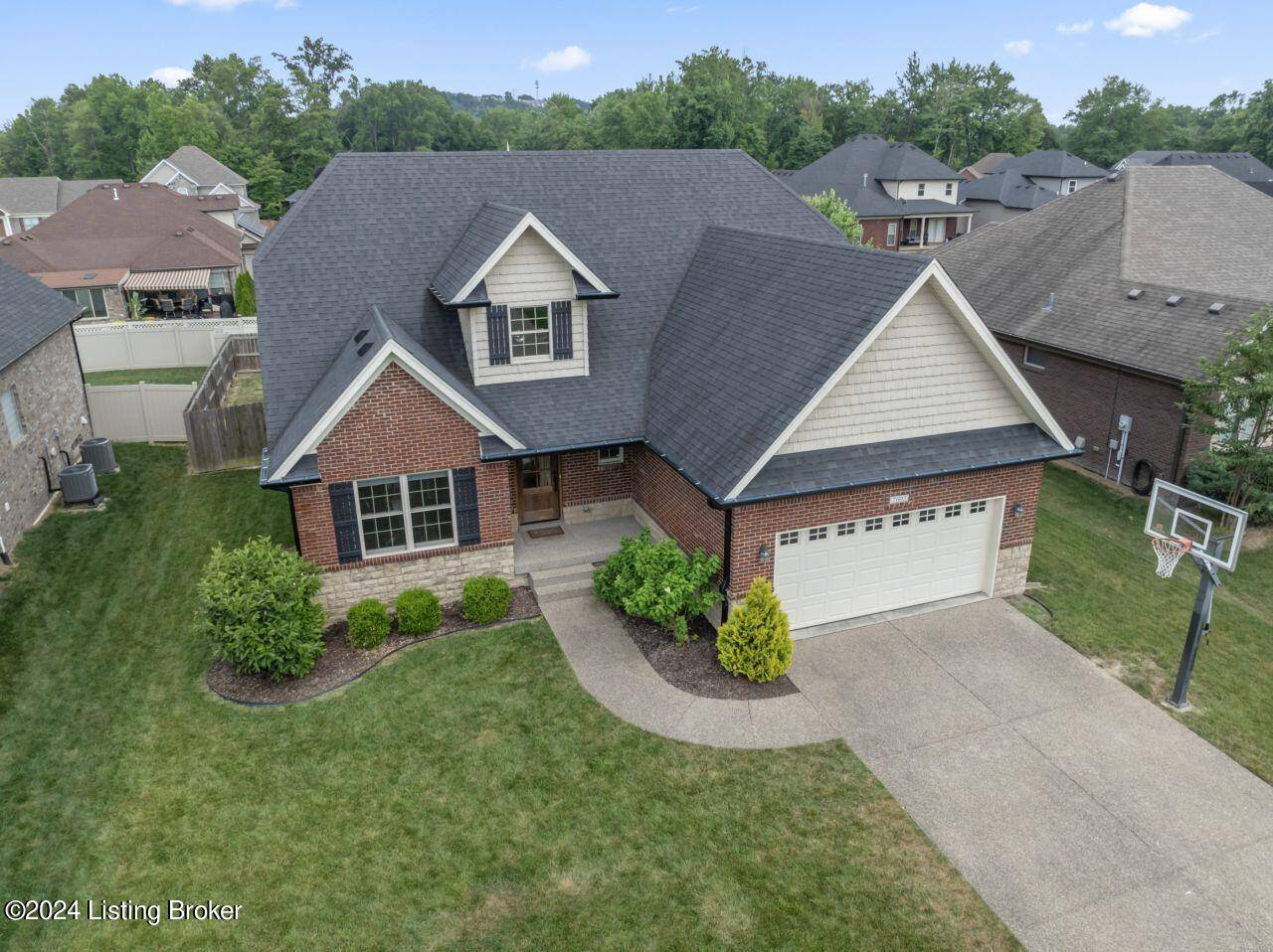 Louisville, KY 40214,7603 Parkcrest WAY