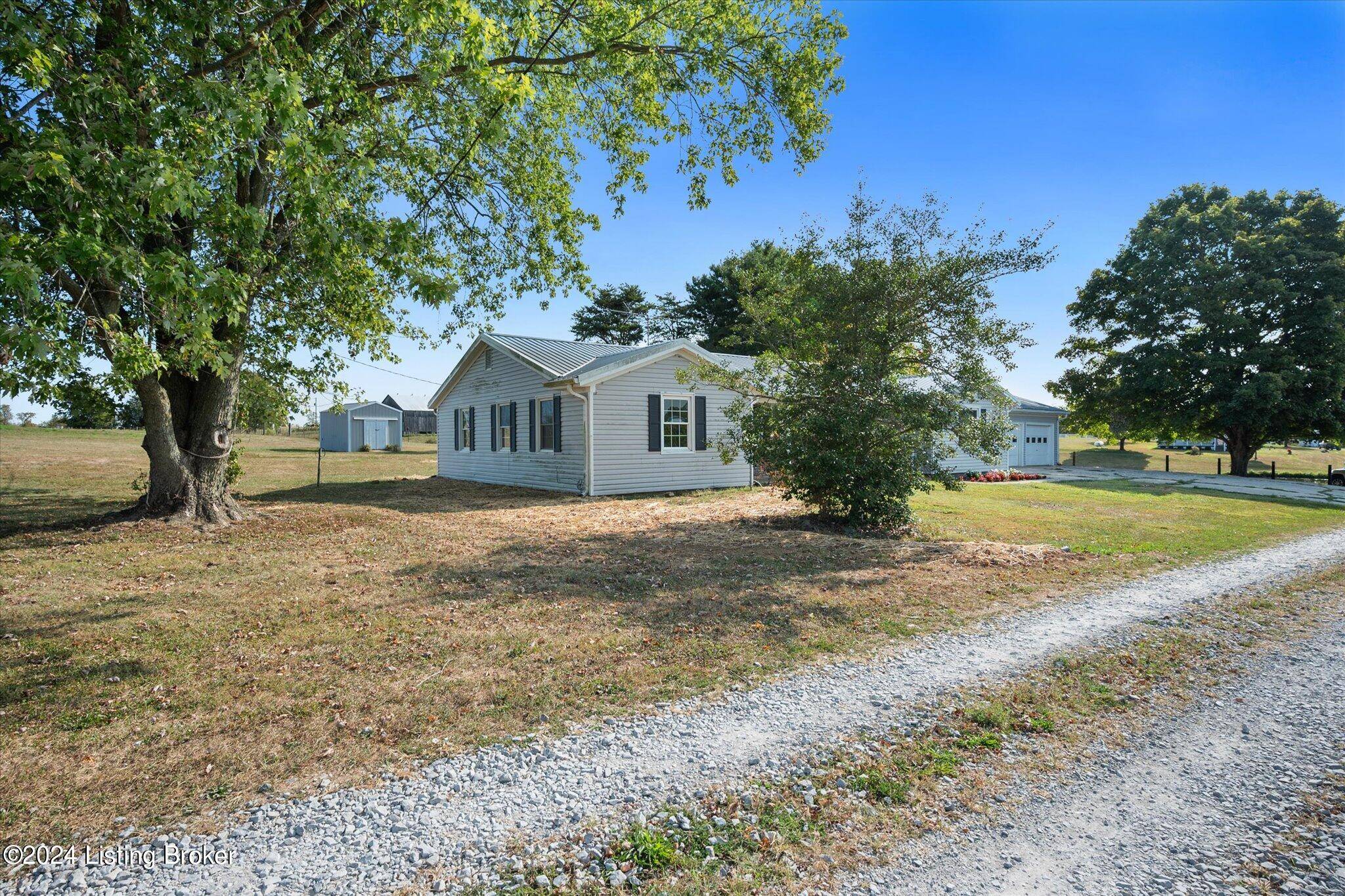 Bagdad, KY 40003,1208 Steve Wood Rd