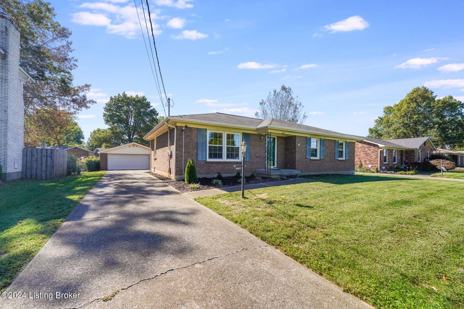 Louisville, KY 40220,3916 Hunsinger Ln