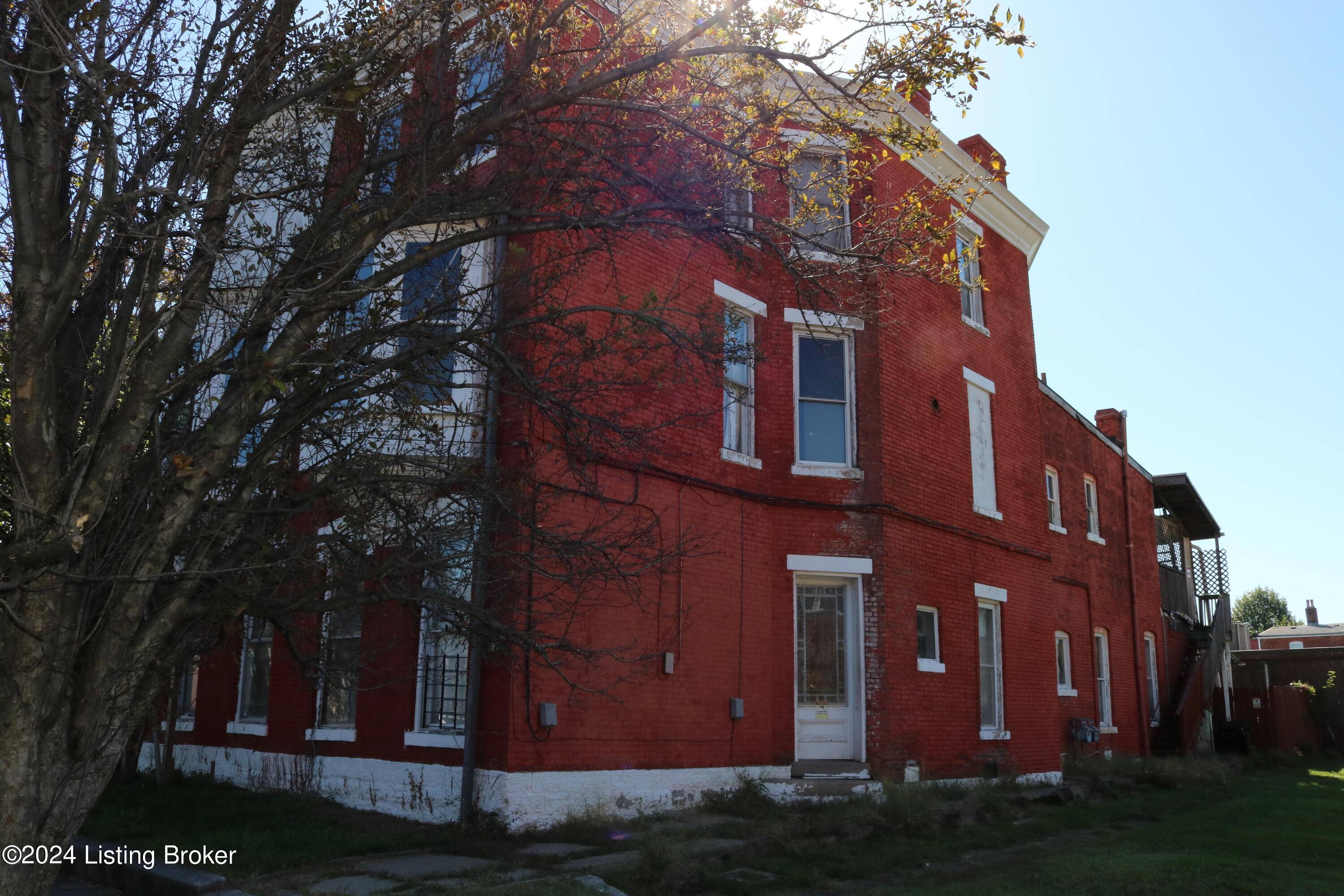 Louisville, KY 40203,124 W College St