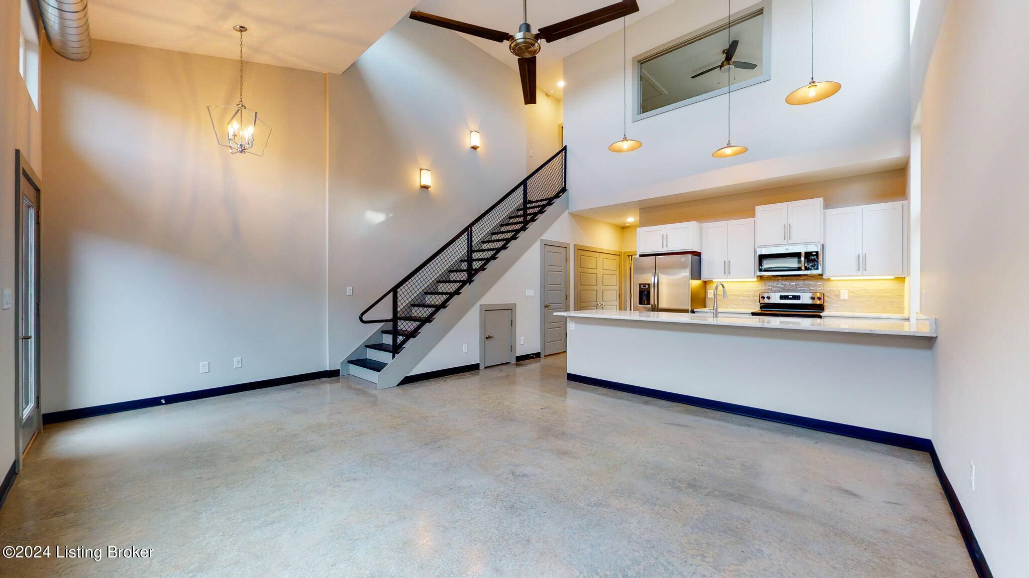 Douglass Hills, KY 40243,600 Burnett Ridge Rd #10