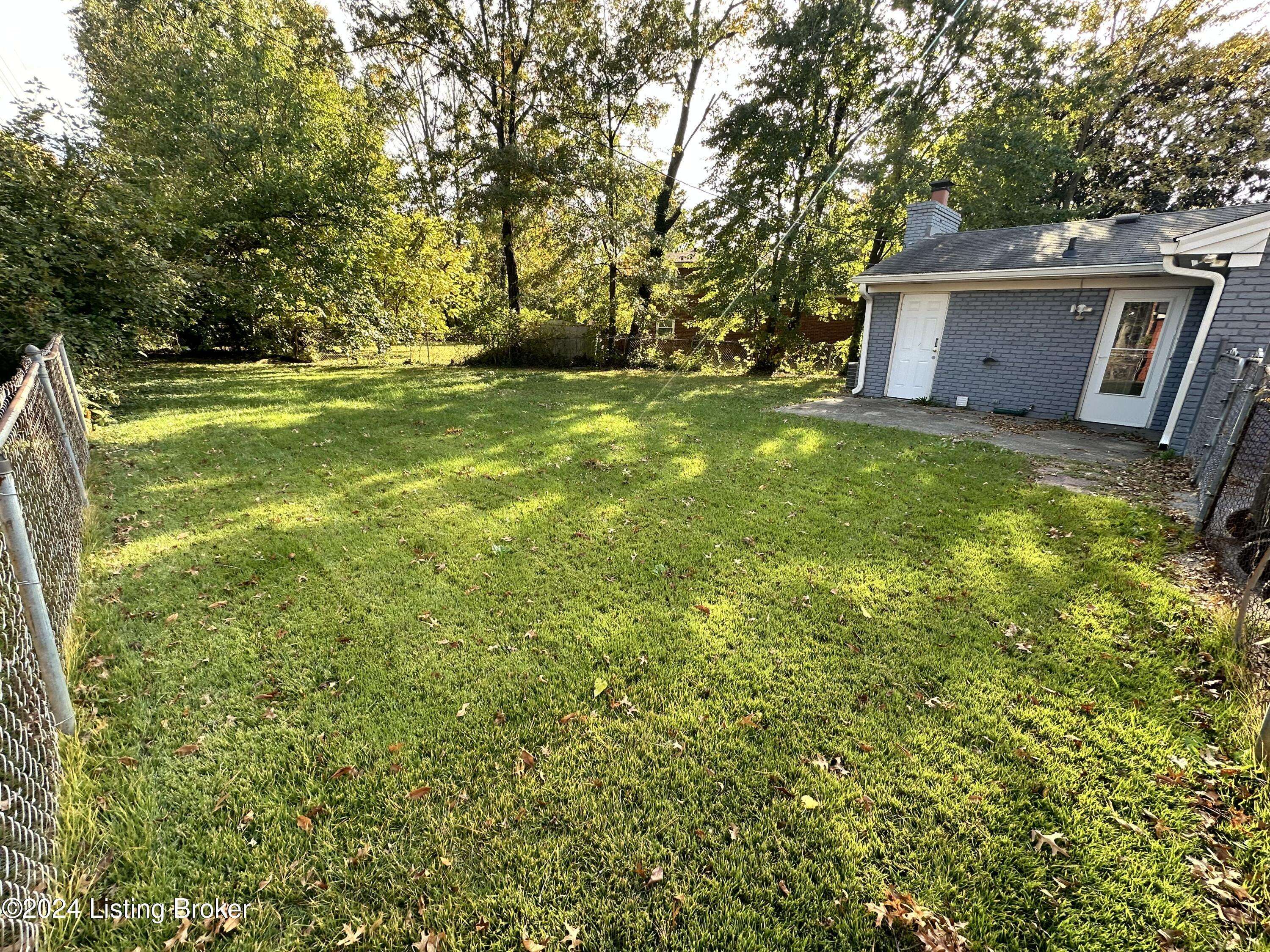 Louisville, KY 40207,6700 Green Meadow Ct