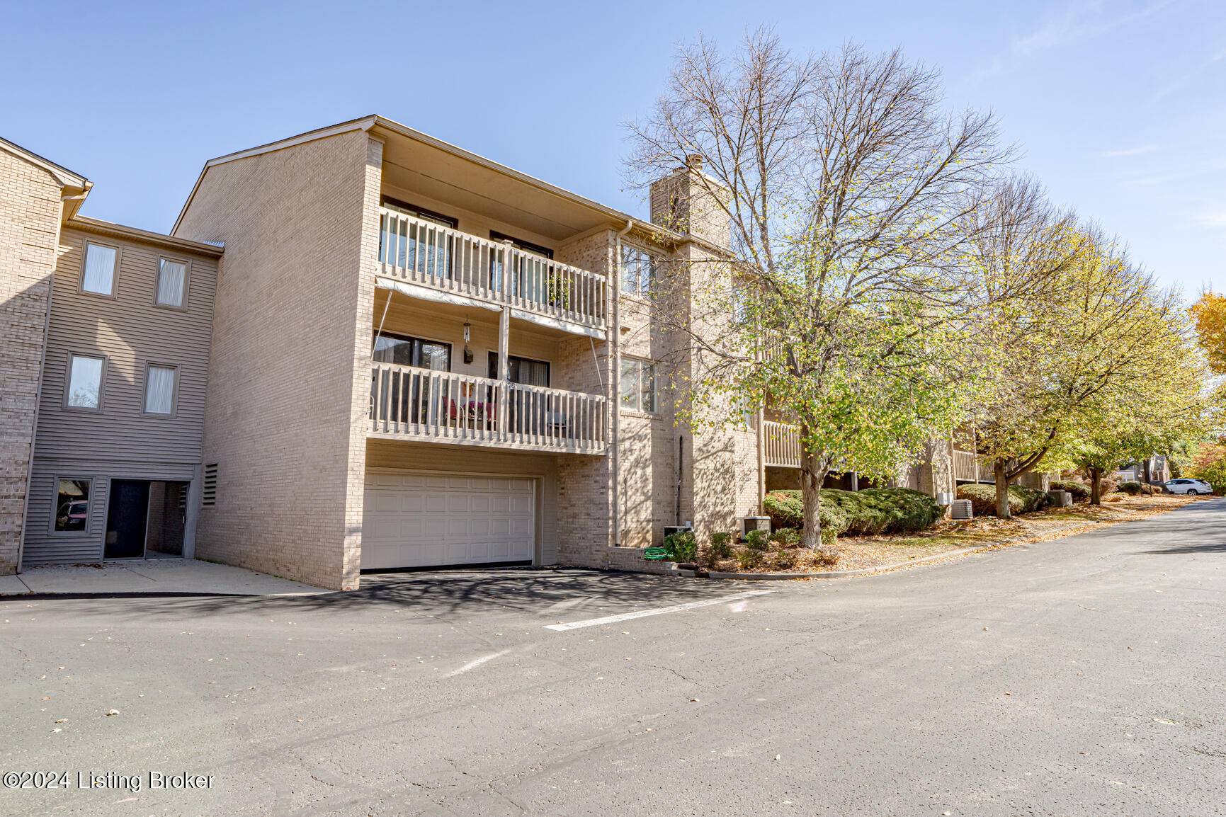 Louisville, KY 40220,4125 Browns Ln #104