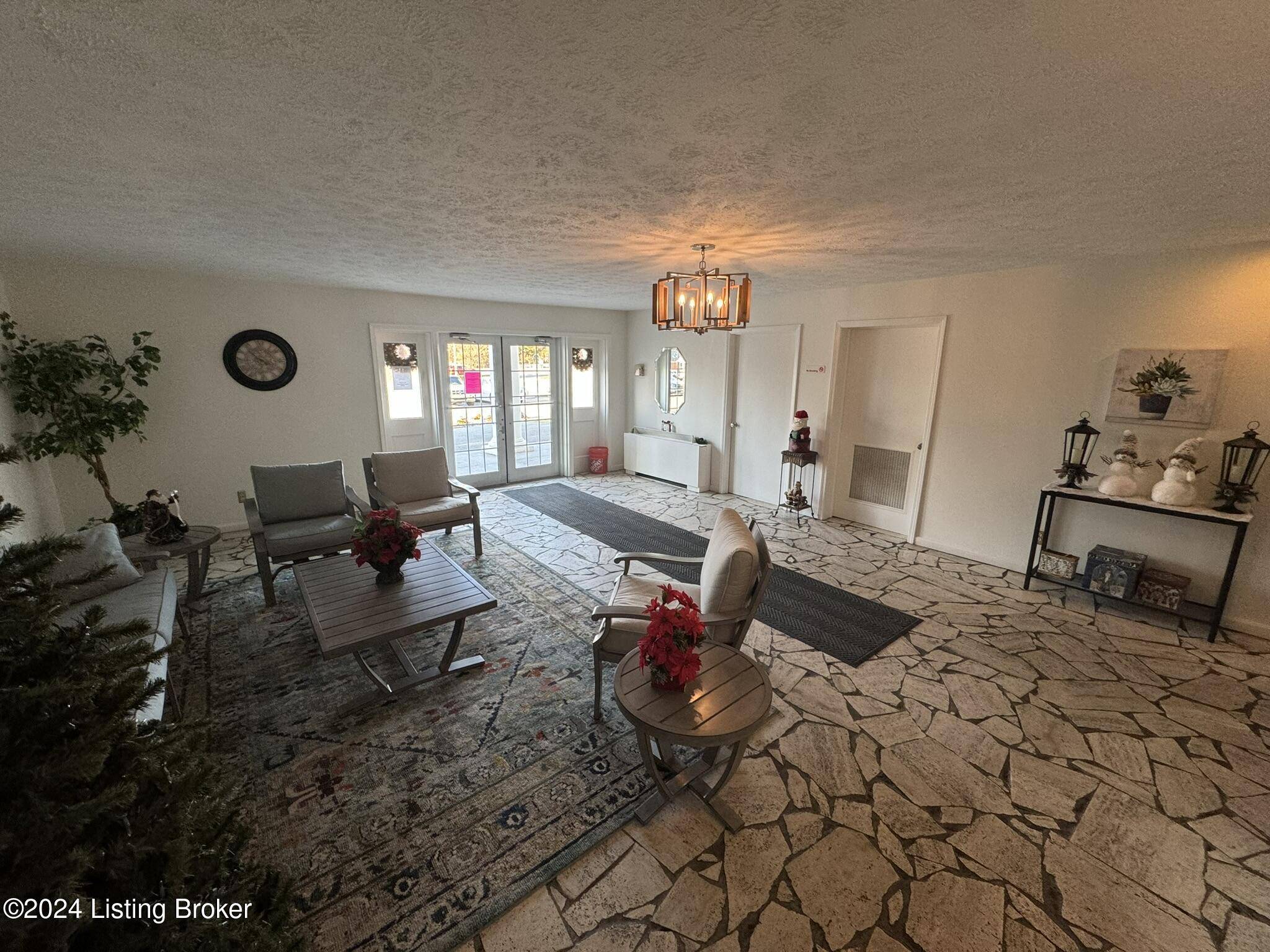 Louisville, KY 40220,216 El Conquistador Pl