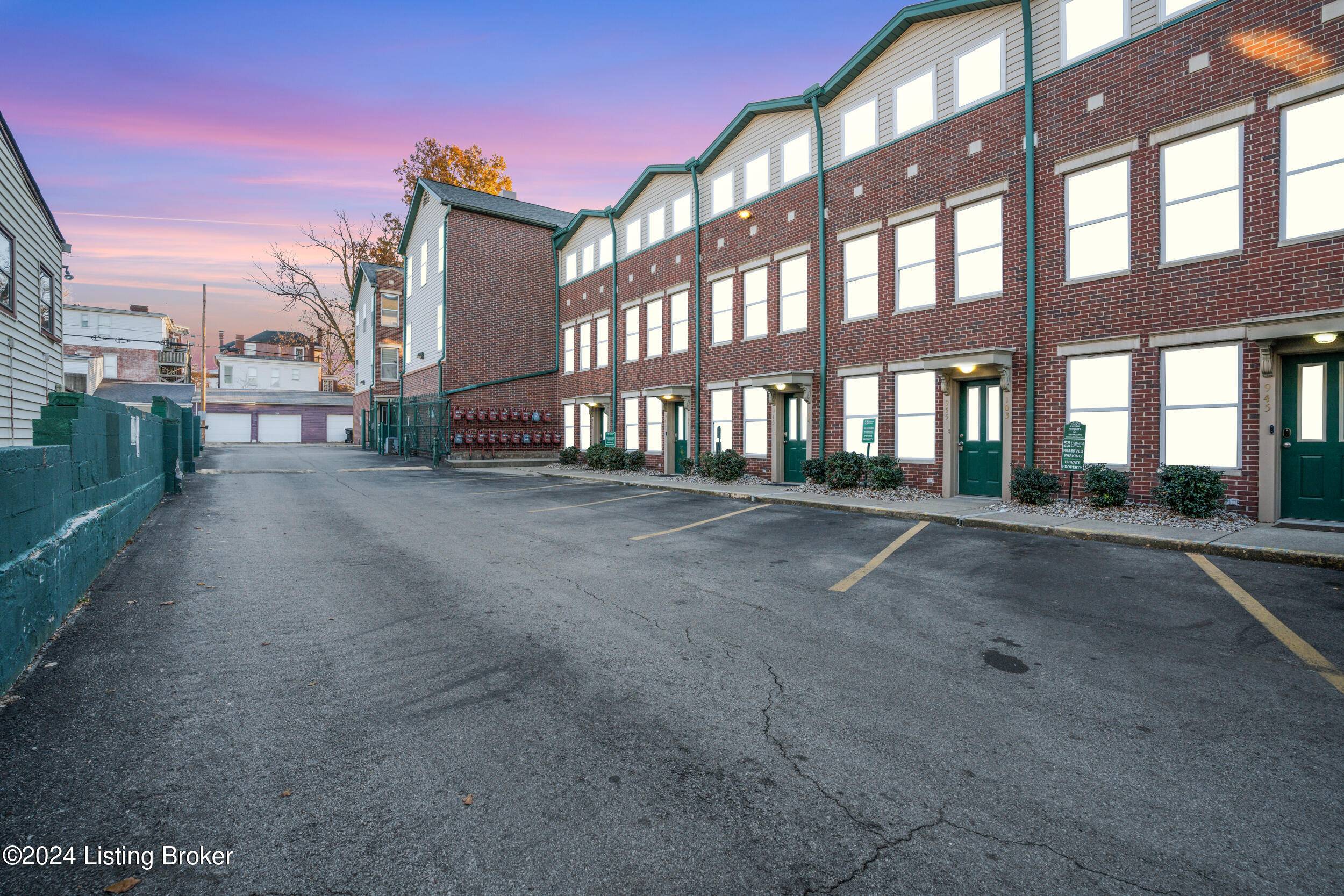 Louisville, KY 40204,945 Baxter Ave #104