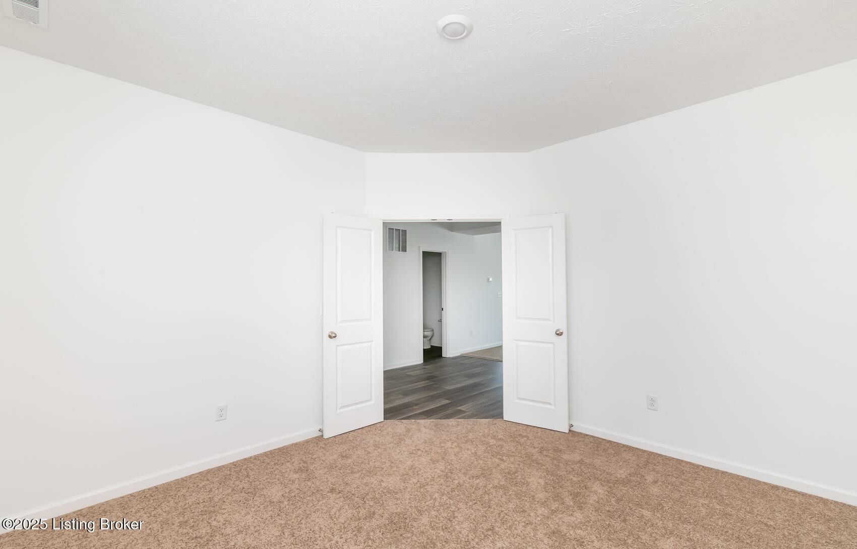 Louisville, KY 40229,11802 Sandpiper Brook Ln