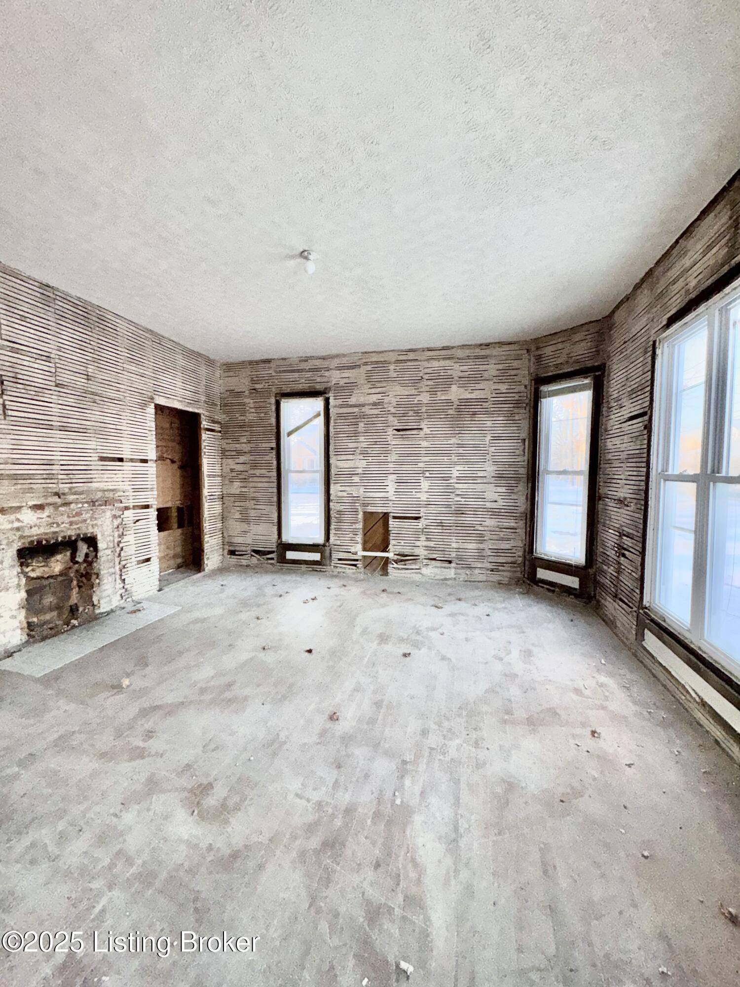 Munfordville, KY 42765,113 E Center St