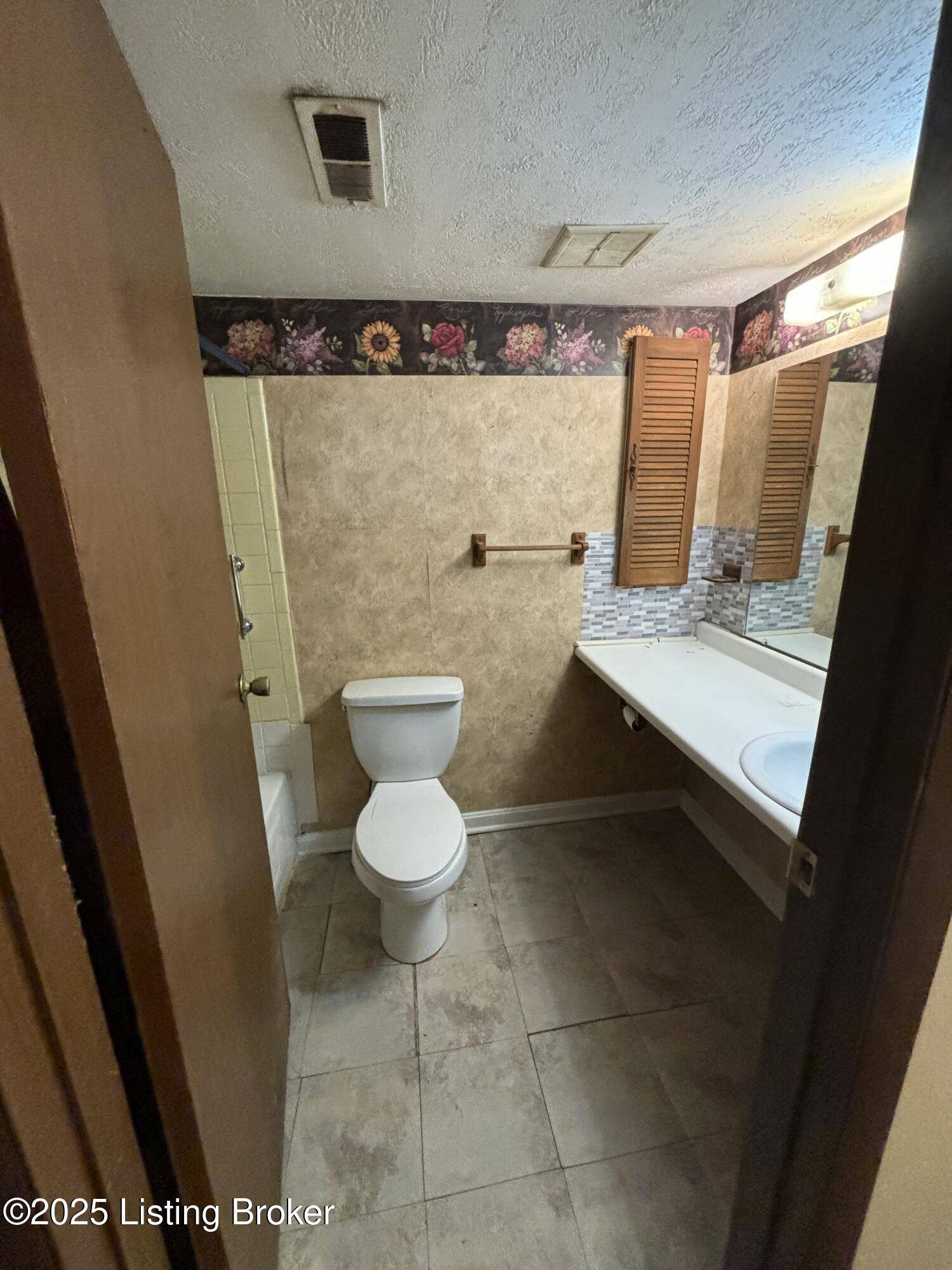 Louisville, KY 40219,8515 Coco Ct