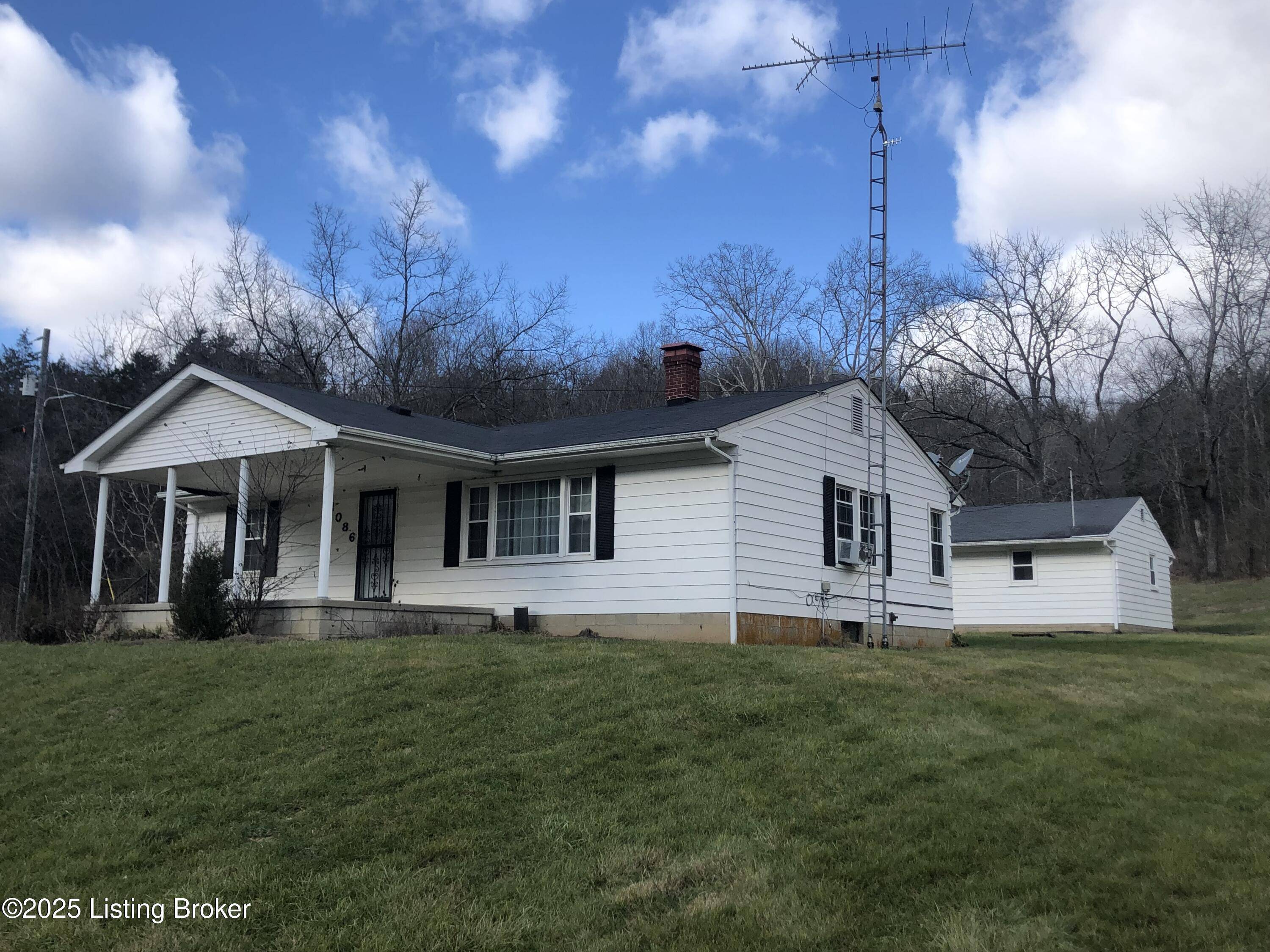 Milton, KY 40045,1086 W Prong Locust Rd