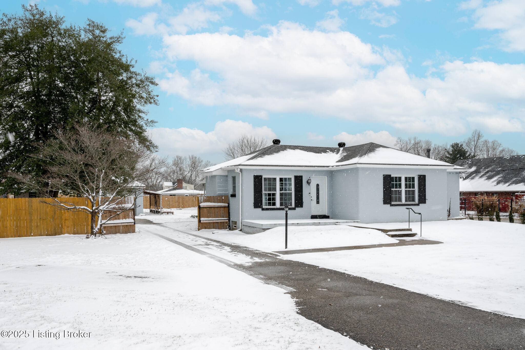 Louisville, KY 40219,4804 E Manslick Rd