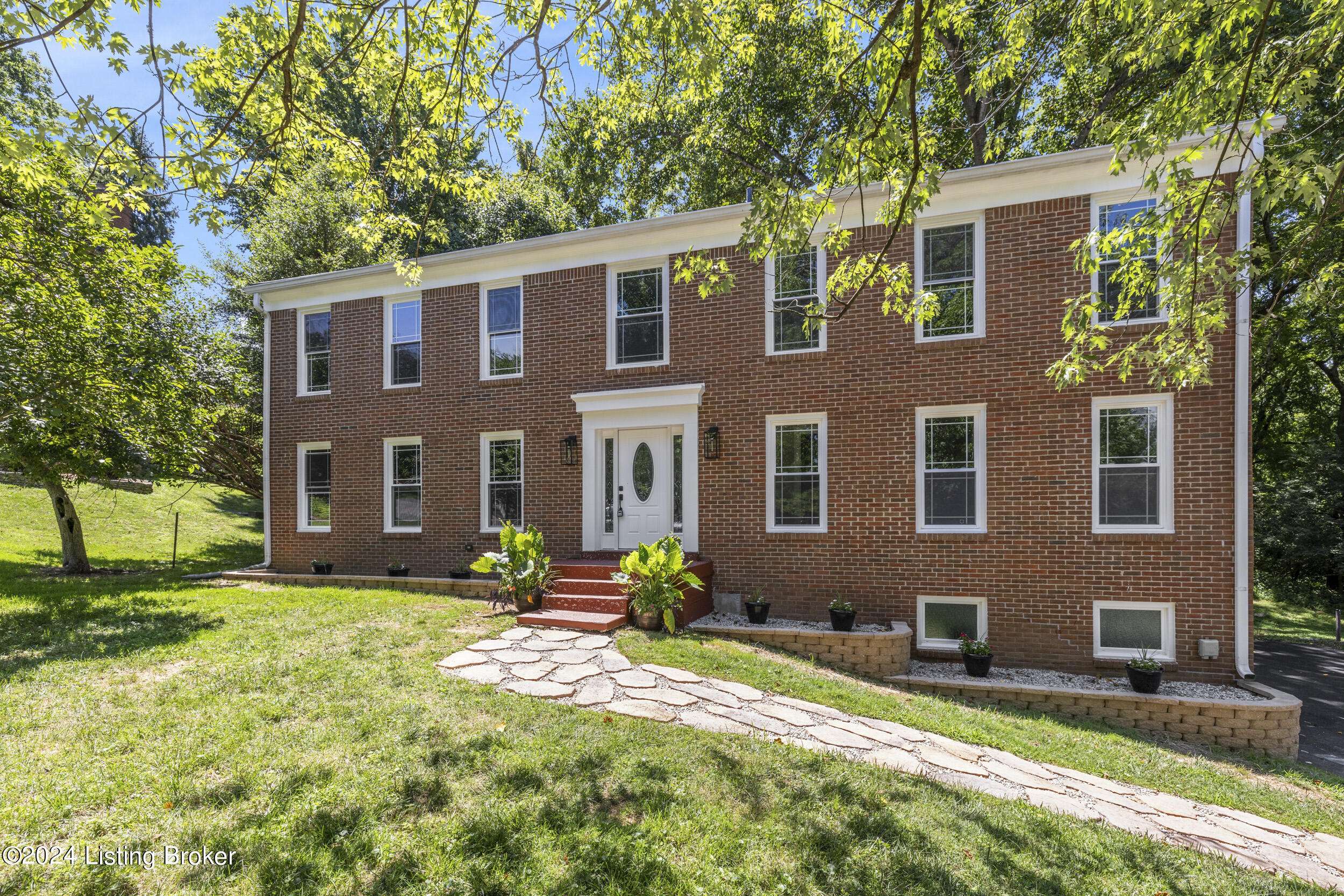 Prospect, KY 40059,7110 Fox Harbor Rd