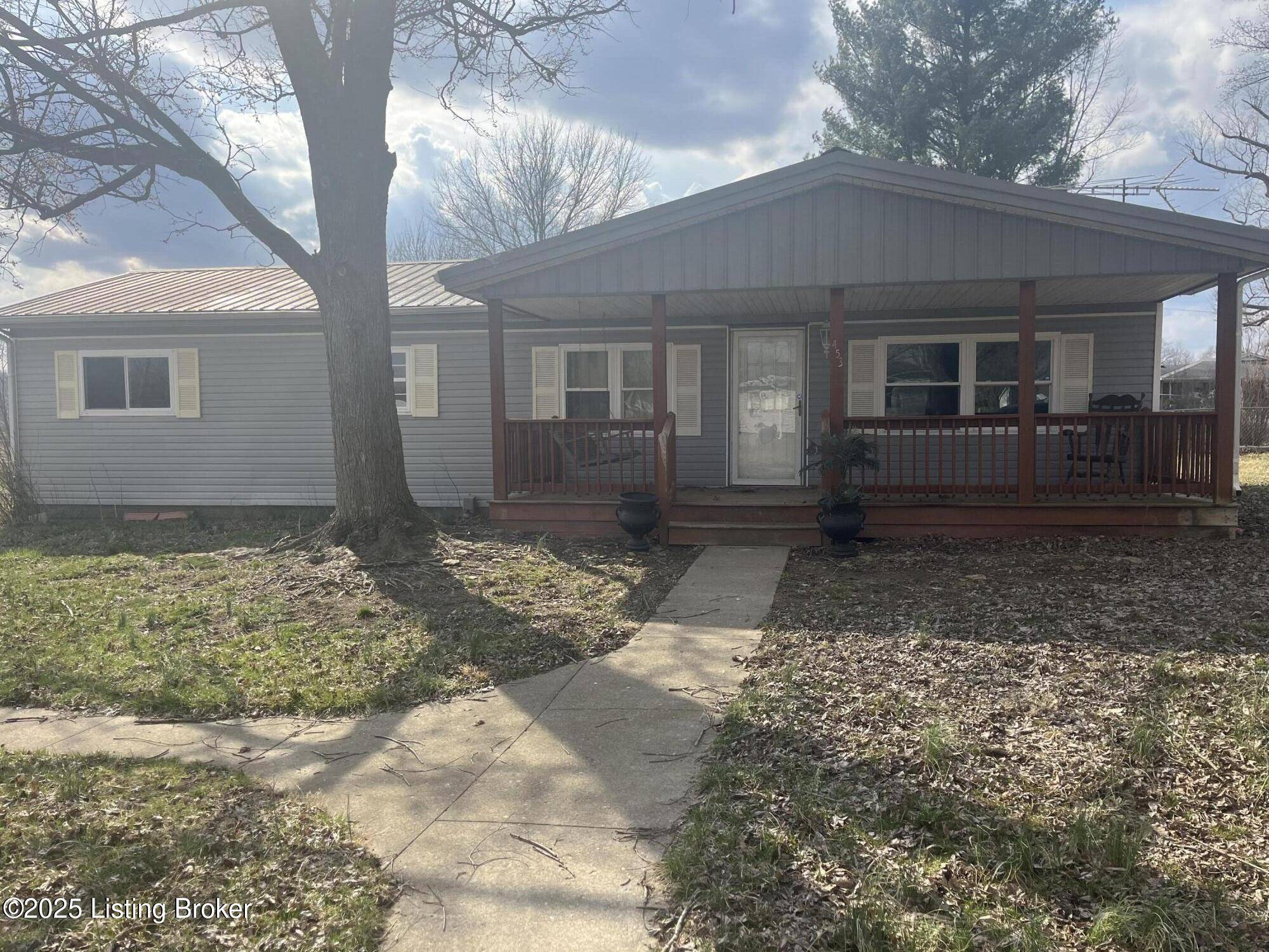 Pekin, IN 47165,453 W Park St