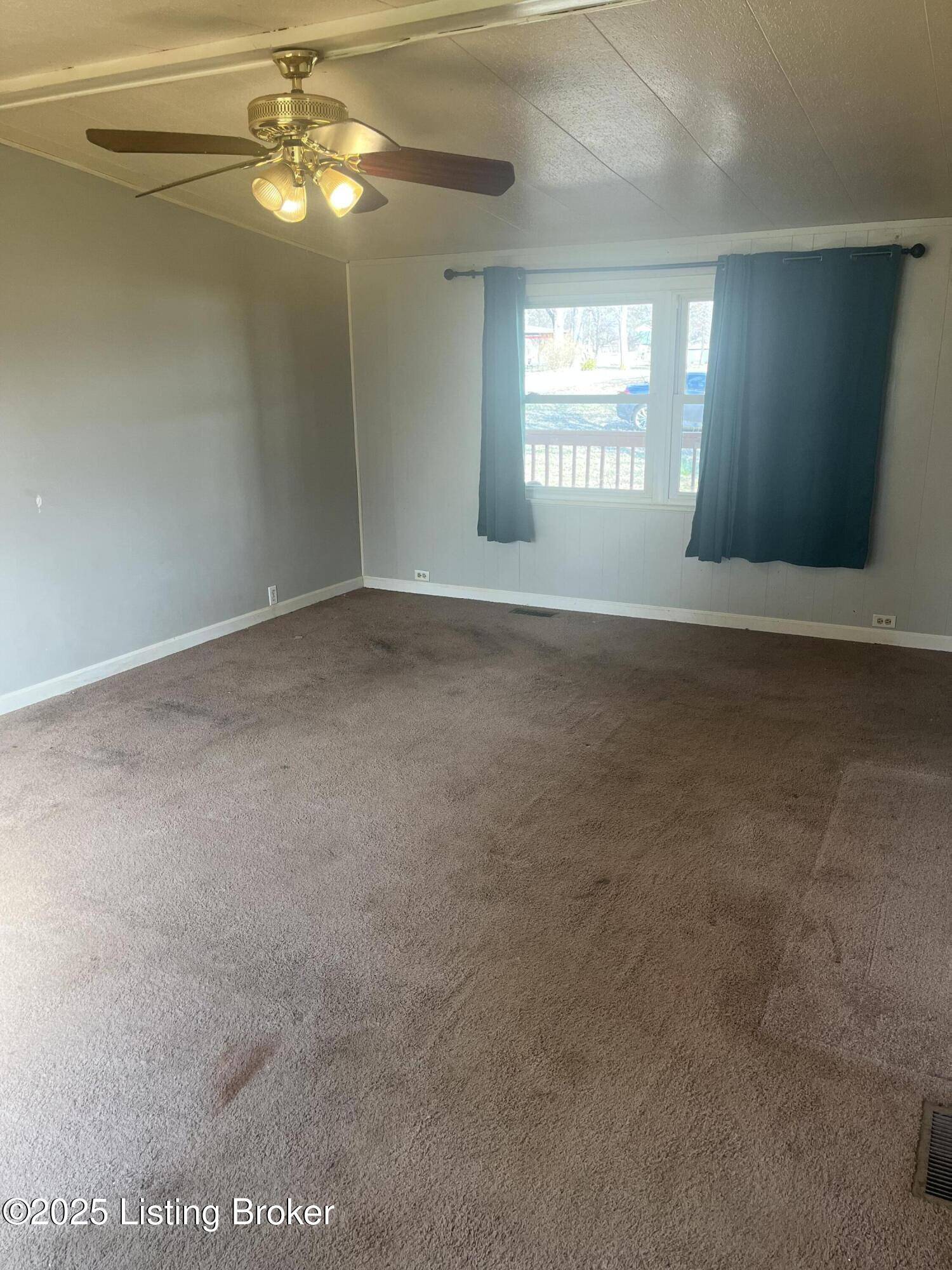 Pekin, IN 47165,453 W Park St
